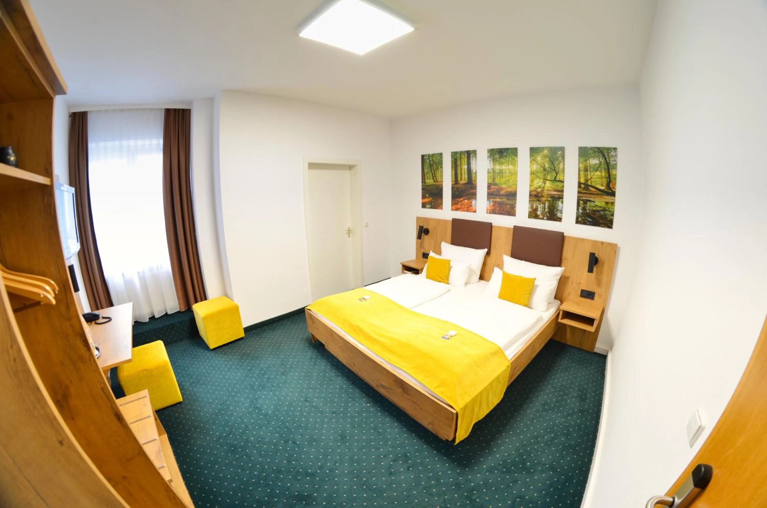 Photo of the whole room, Bed in Hotel Am Markt