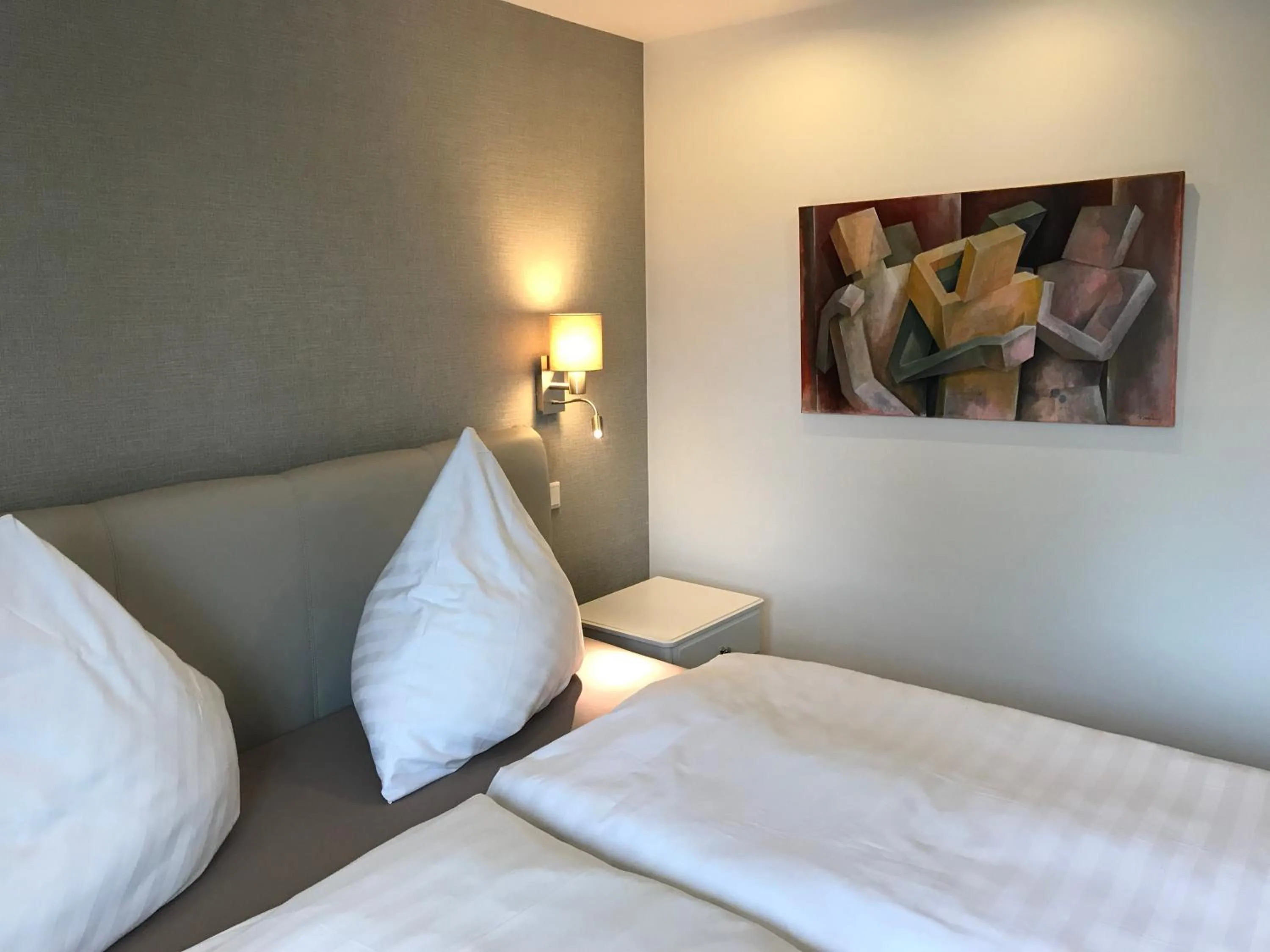 Photo of the whole room, Bed in Hotel zur goldenen Sonne