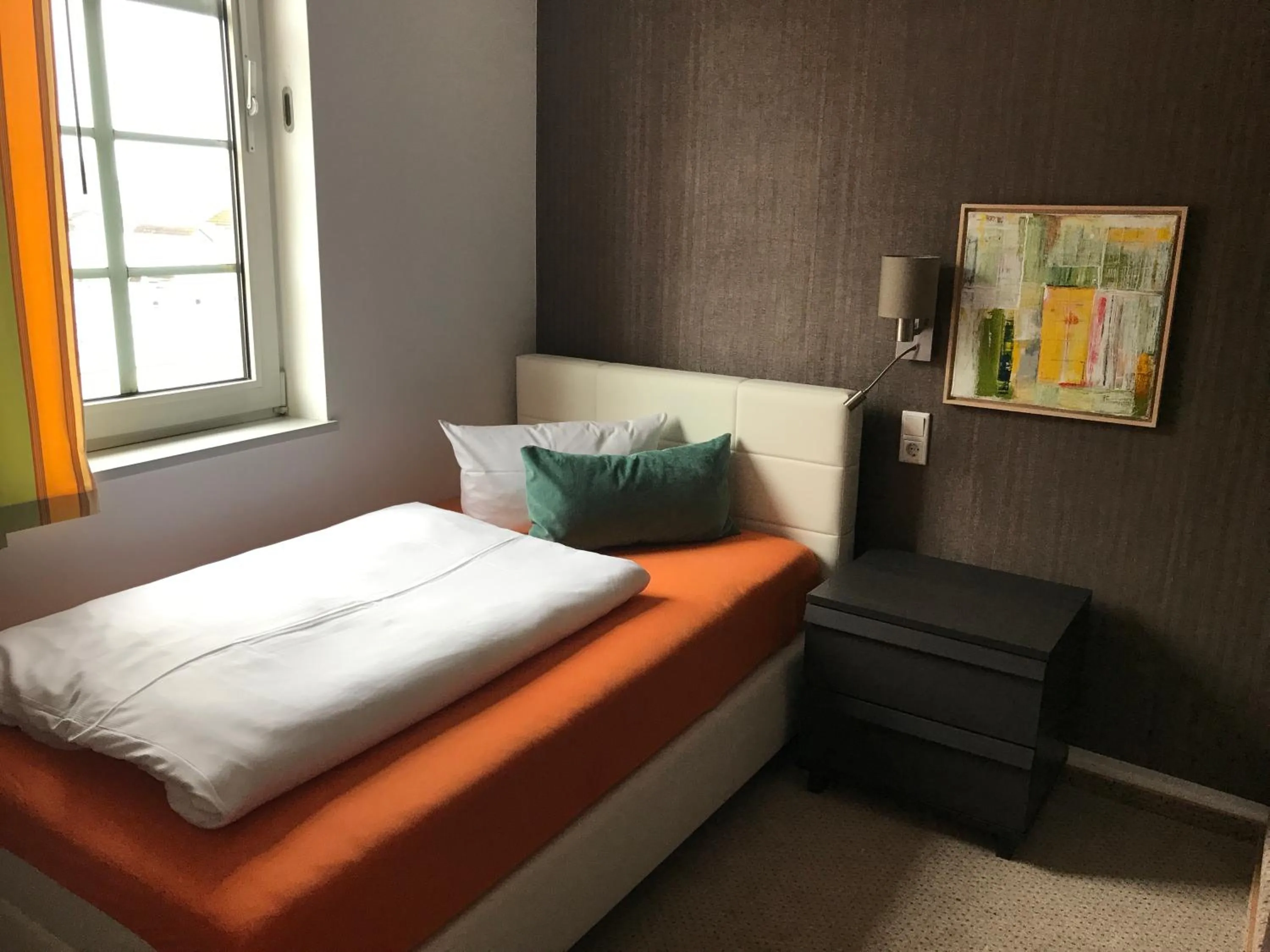 Photo of the whole room, Bed in Hotel zur goldenen Sonne