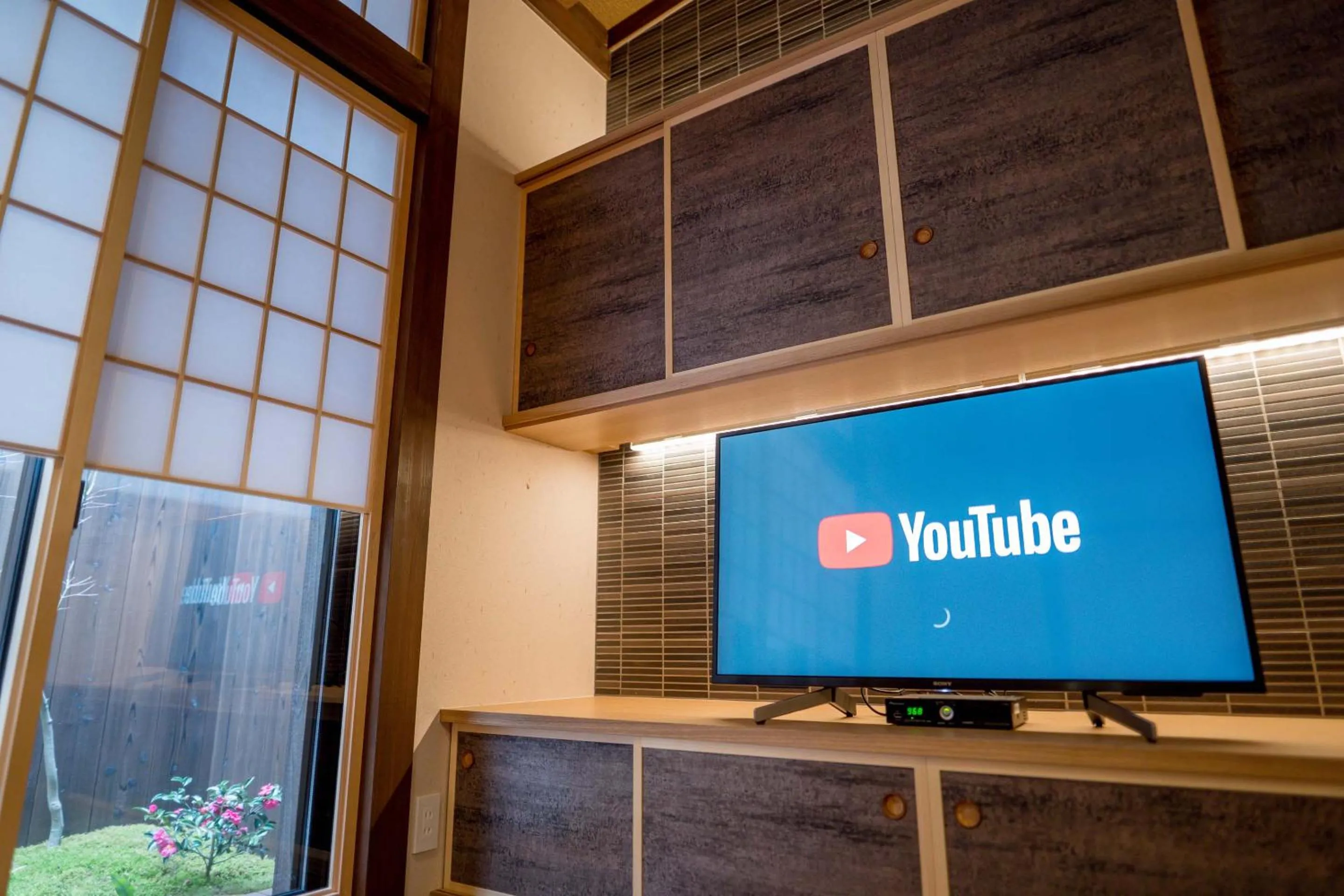 TV and multimedia in RESI STAY Villa Silktree