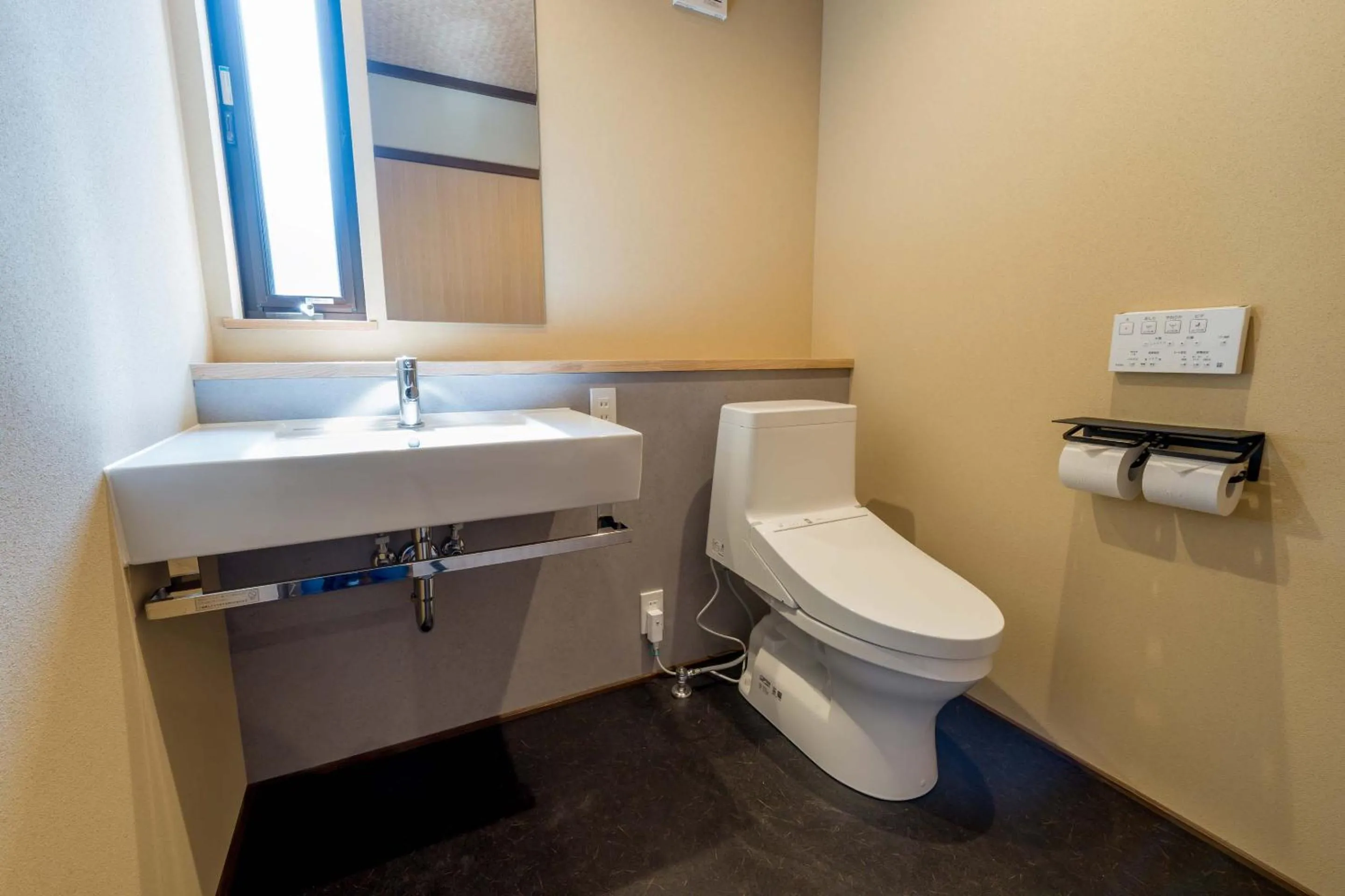 Toilet in RESI STAY Villa Silktree
