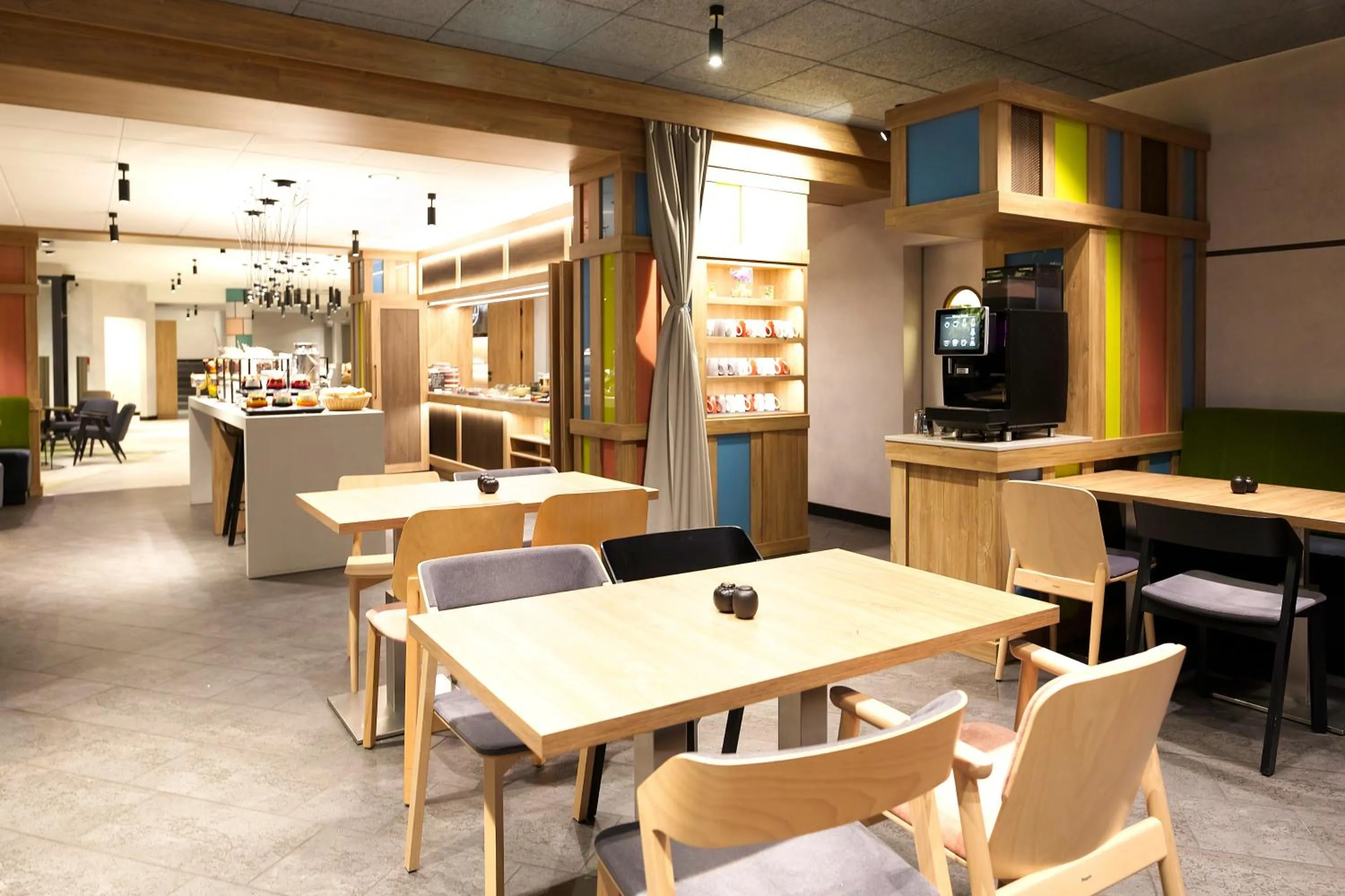 Food and drinks in Novotel Suites Berlin City Potsdamer Platz