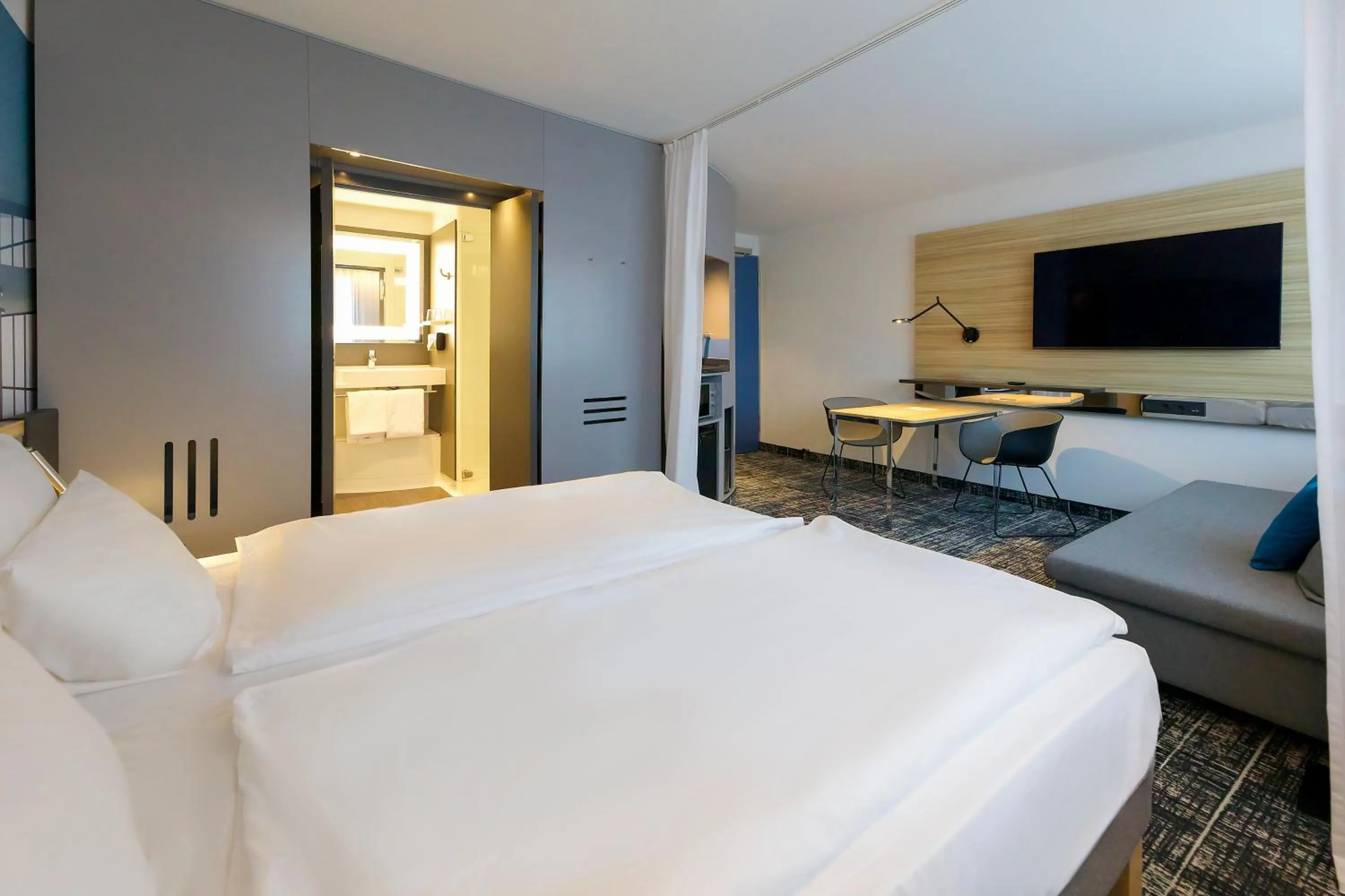 Bed in Novotel Suites Berlin City Potsdamer Platz