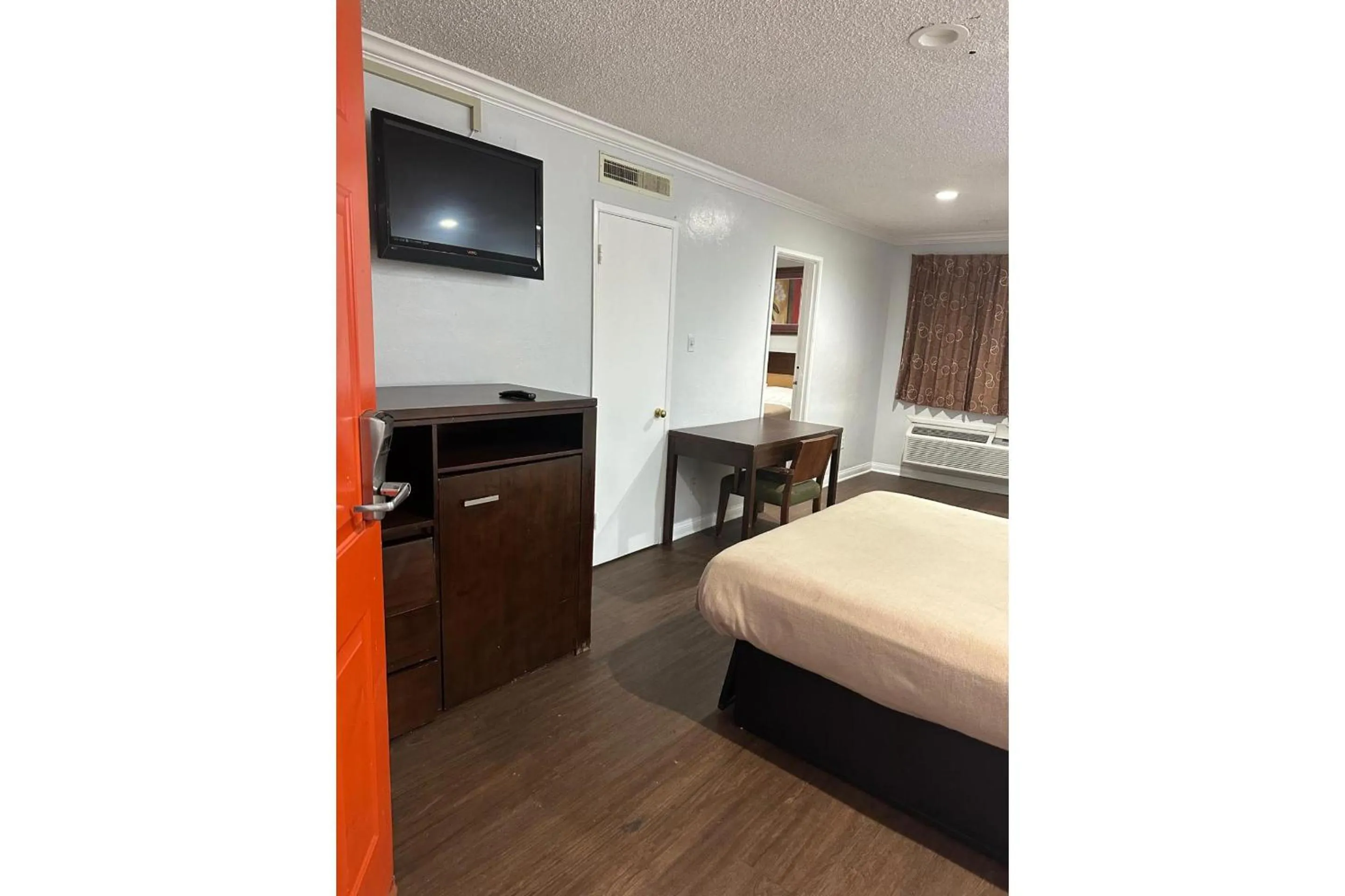 Queen Suite in Heritage Inn