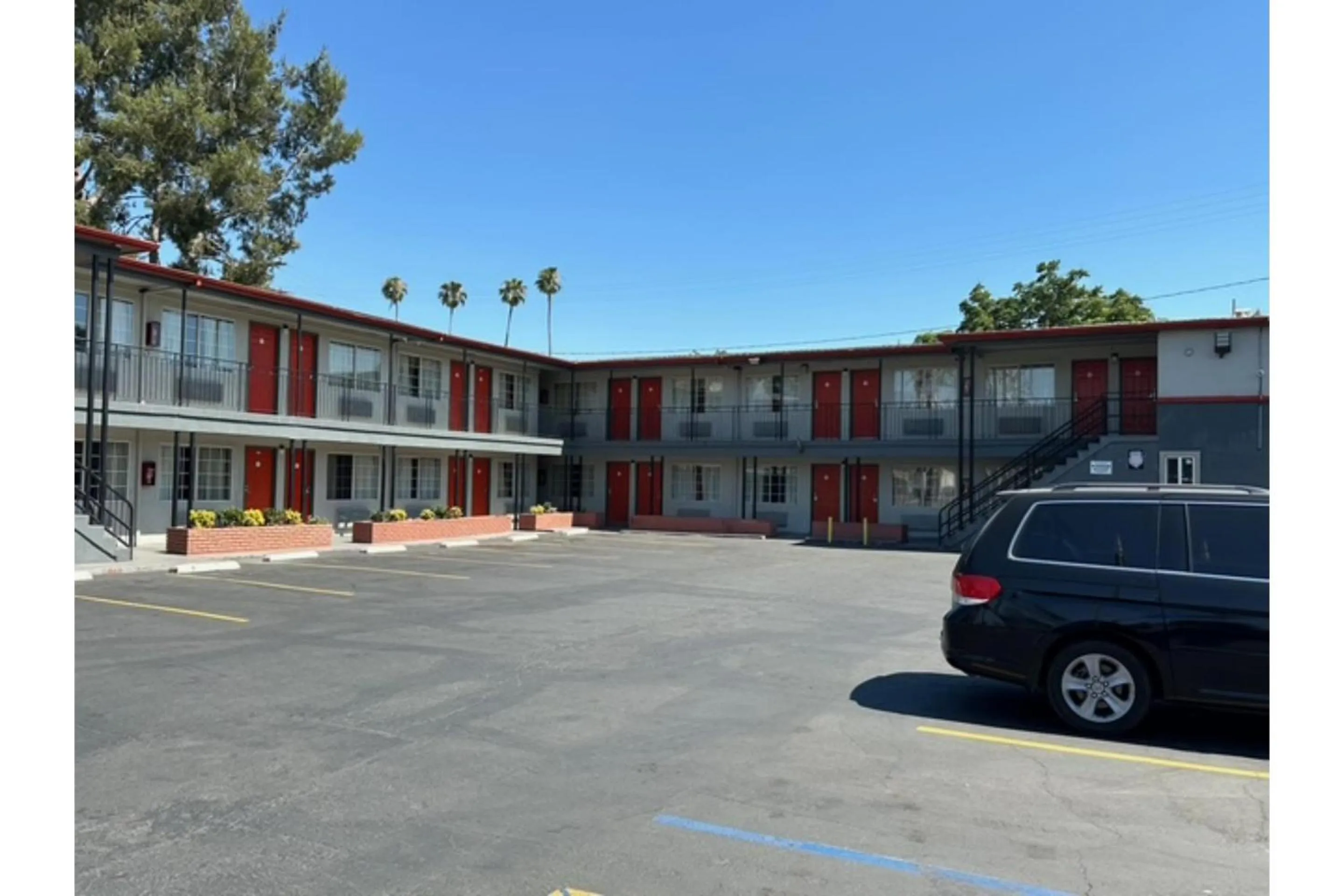 Parking in Heritage Inn