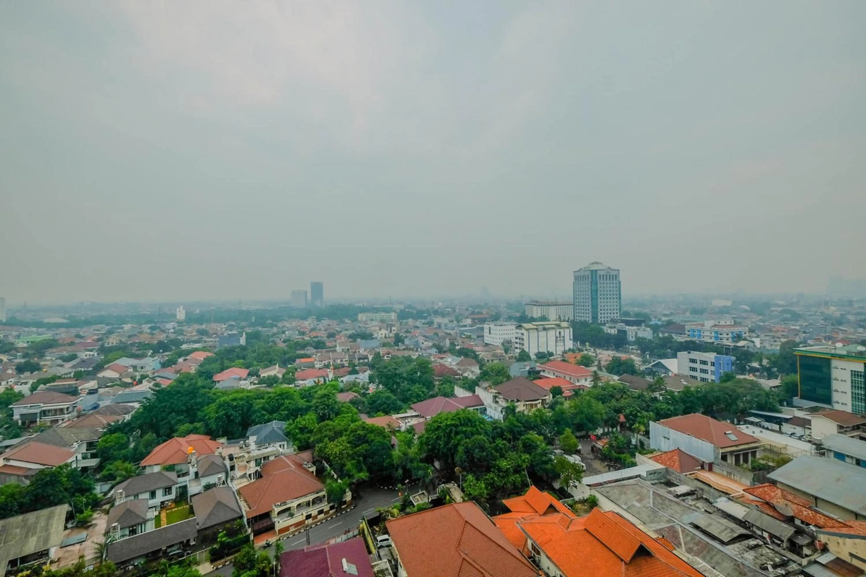 Modern and Spacious 2BR L'Avenue Apartment By Travelio