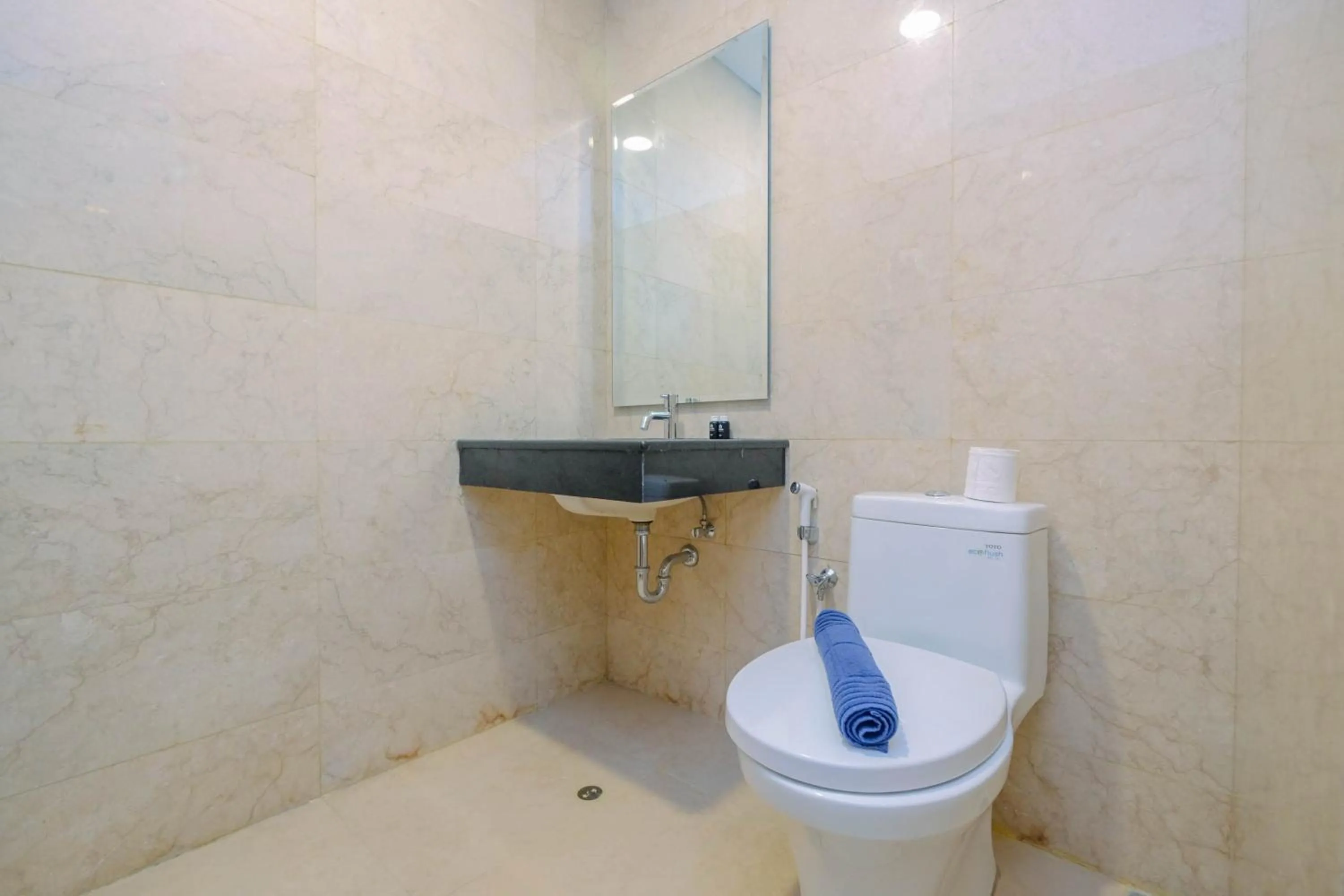 Modern and Spacious 2BR L'Avenue Apartment By Travelio