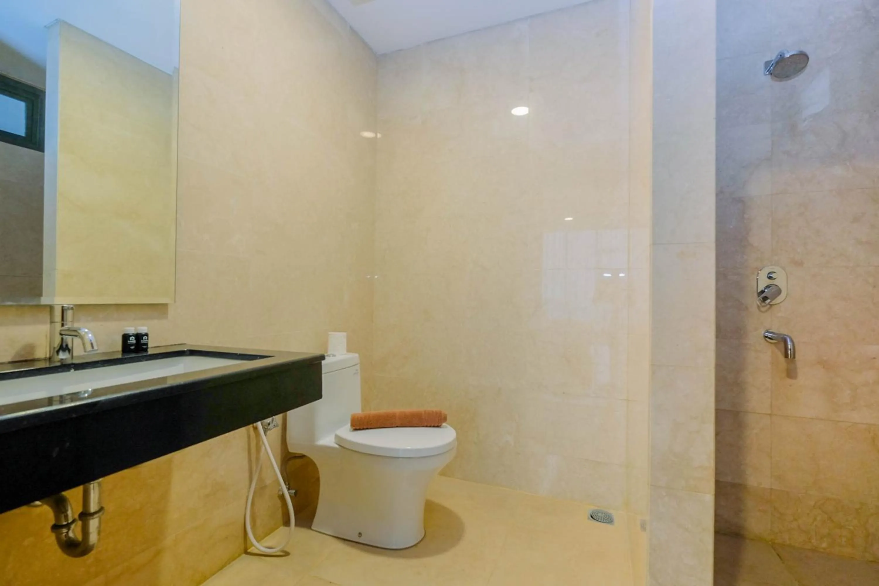 Modern and Spacious 2BR L'Avenue Apartment By Travelio