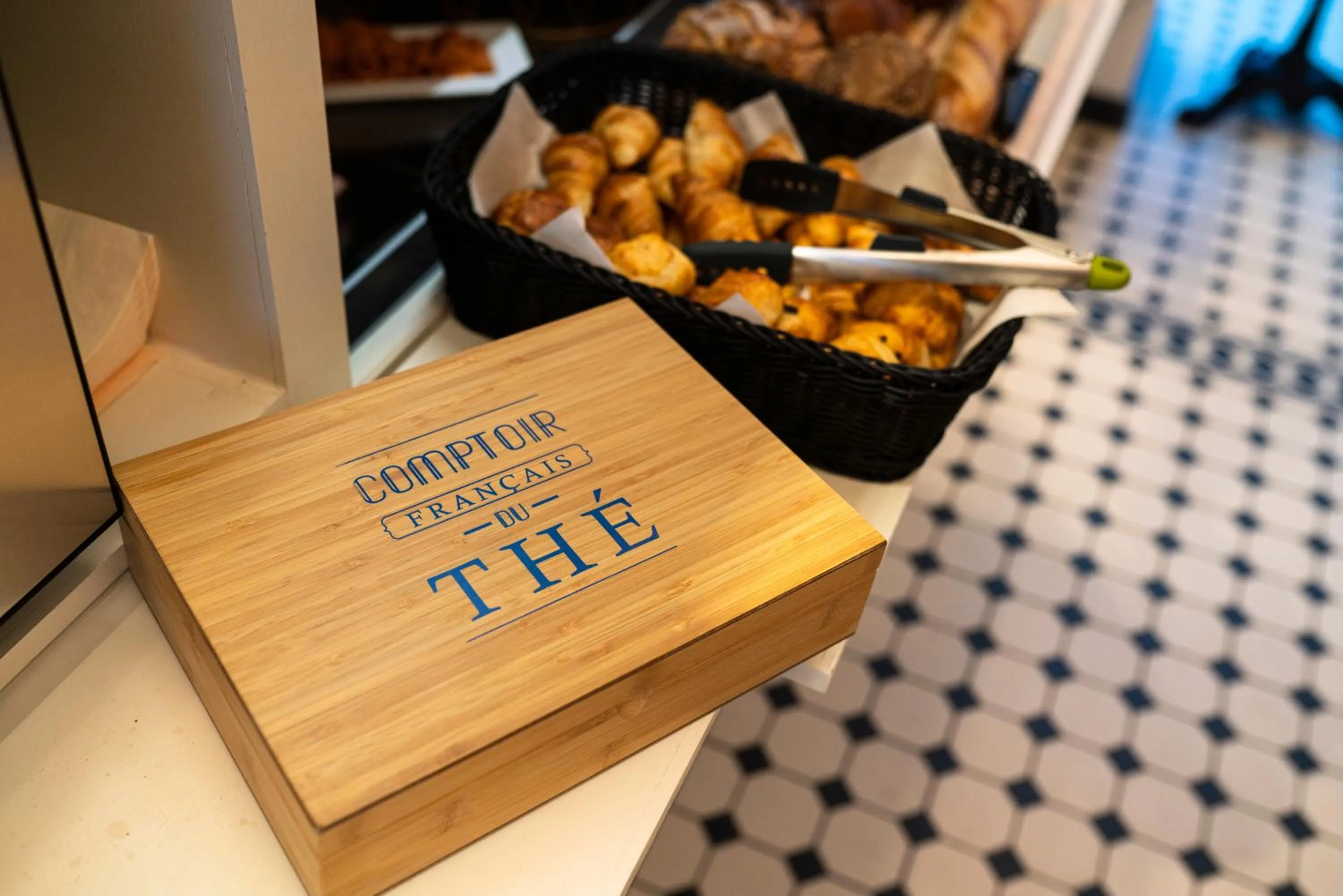 Food and drinks in Hôtel Merveilleux Côté Mer