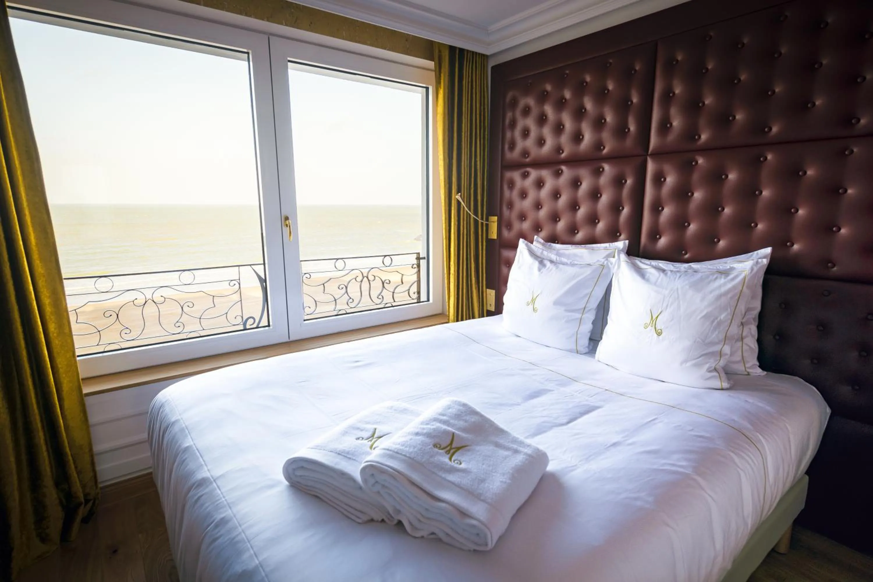 Bed in Hôtel Merveilleux Côté Mer