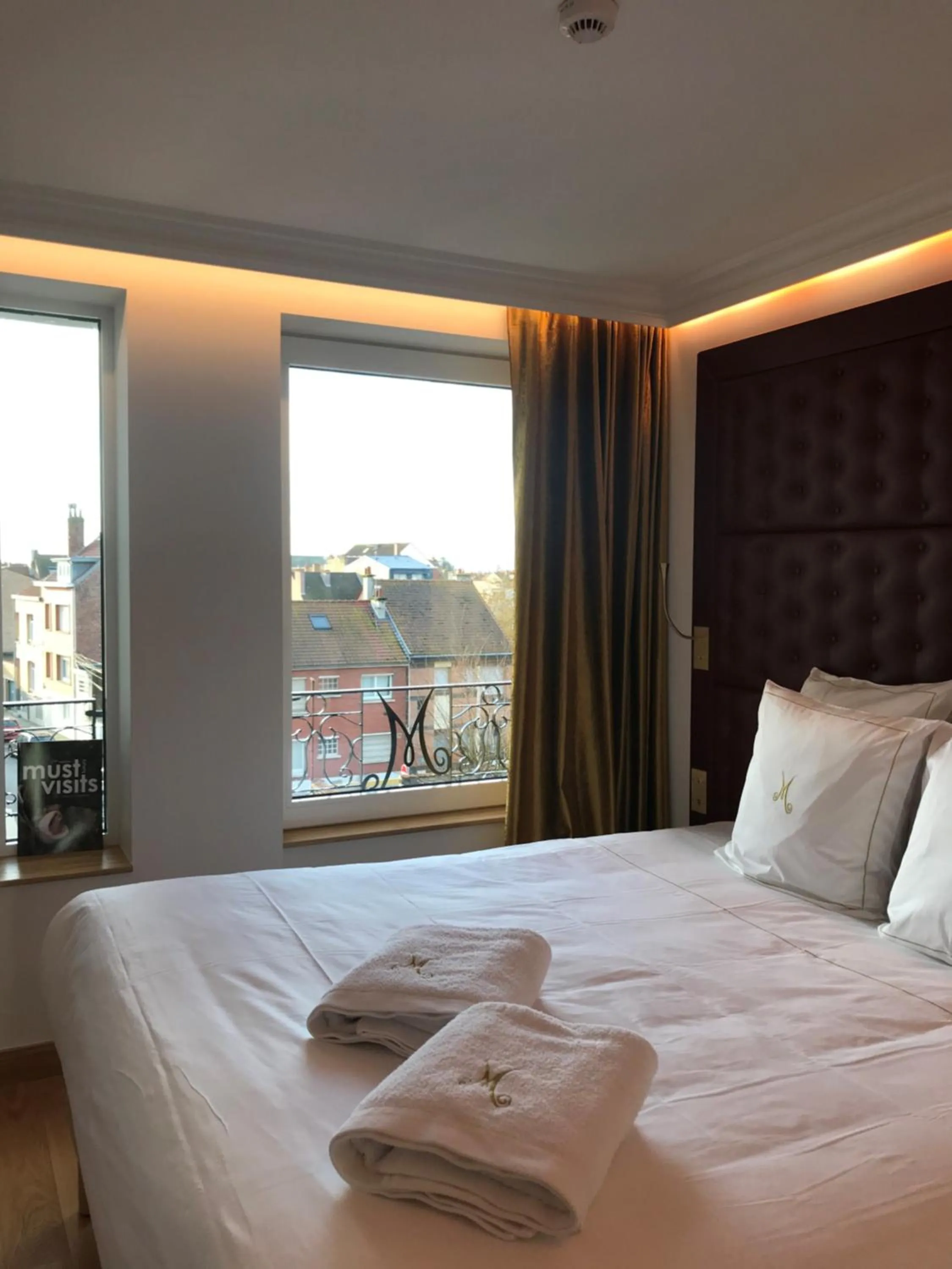 Bed in Hôtel Merveilleux Côté Mer