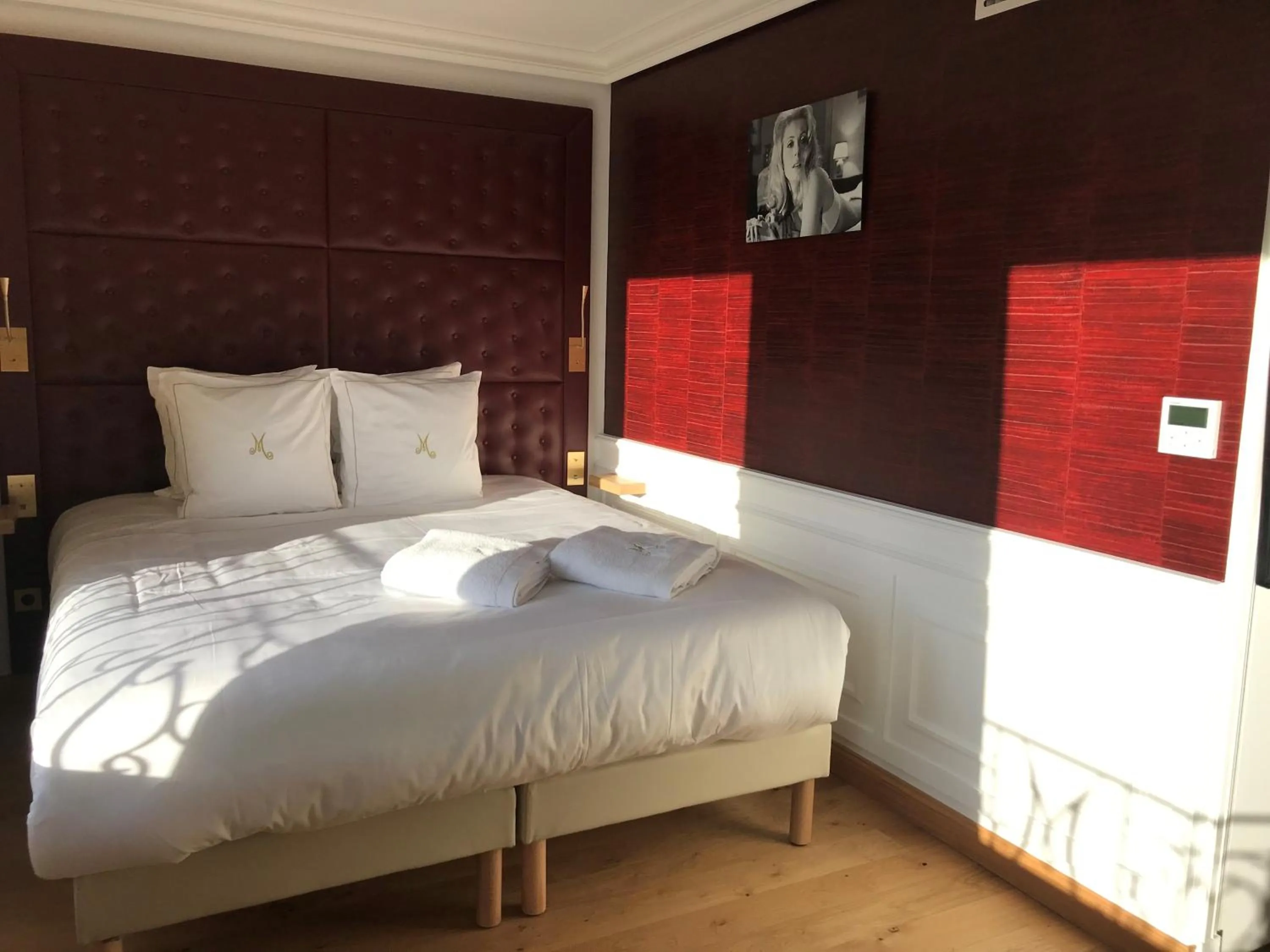 Bed in Hôtel Merveilleux Côté Mer