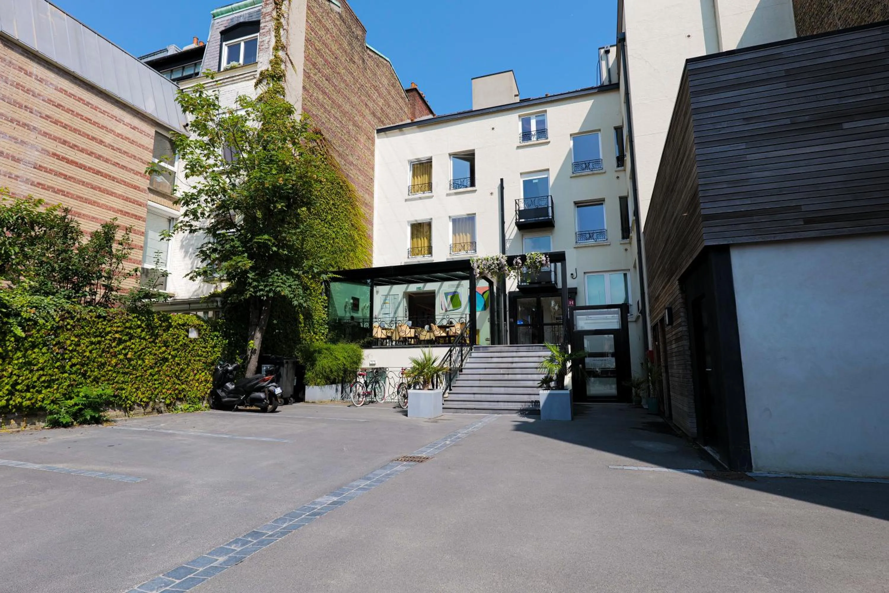 Parking in Hôtel Merveilleux Côté Mer