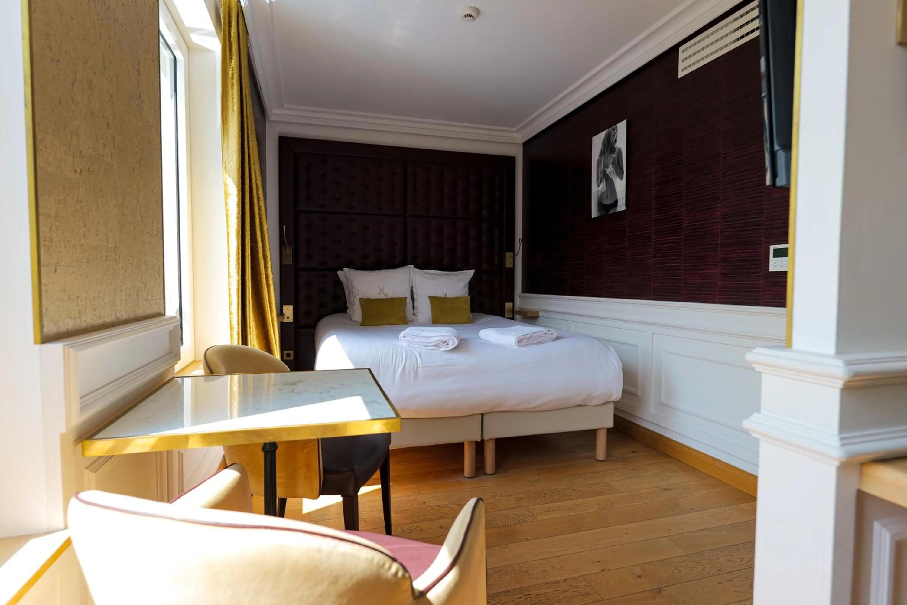 Bed in Hôtel Merveilleux Côté Mer