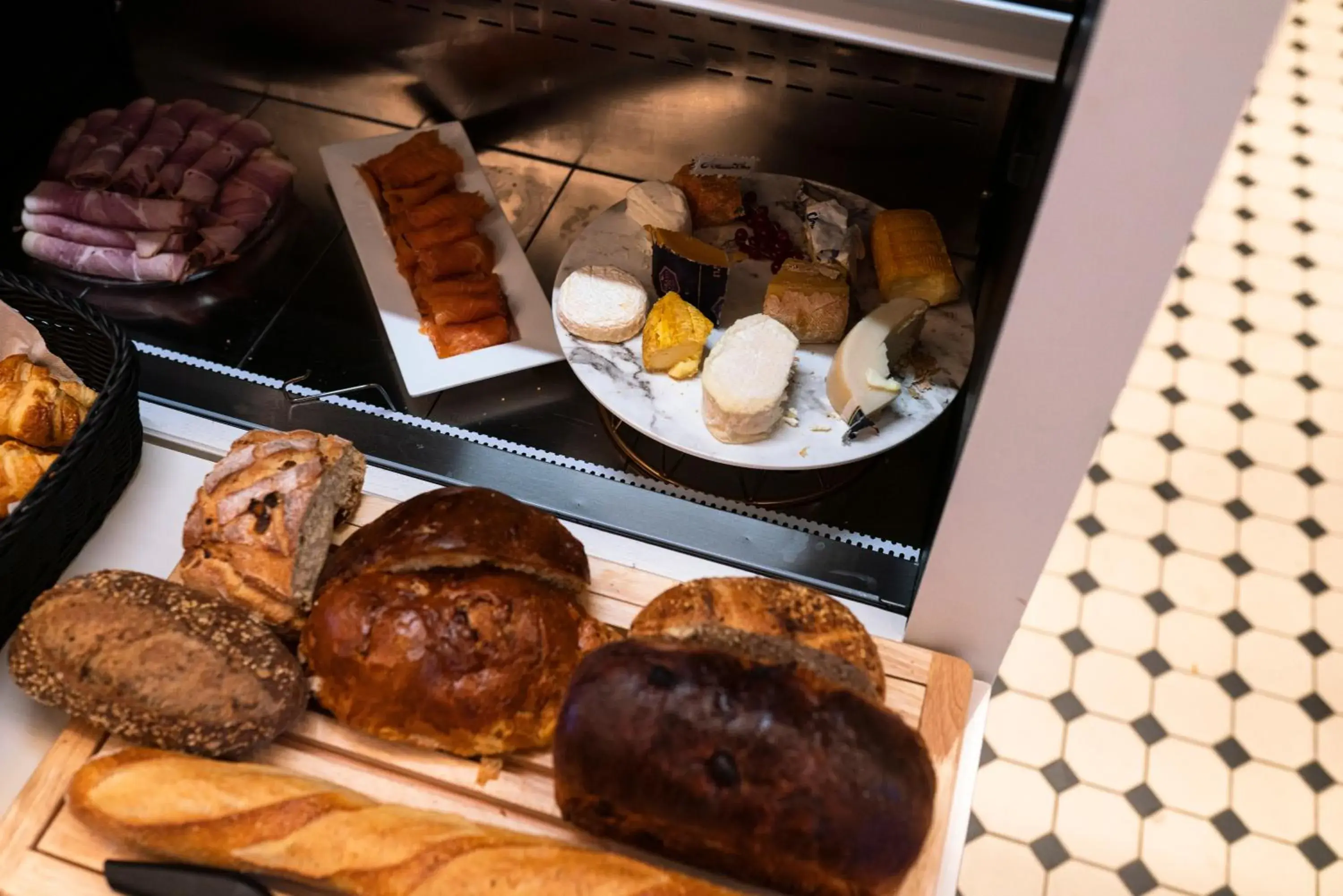 Food and drinks in Hôtel Merveilleux Côté Mer Food and drinks in Hôtel Merveilleux Côté Mer