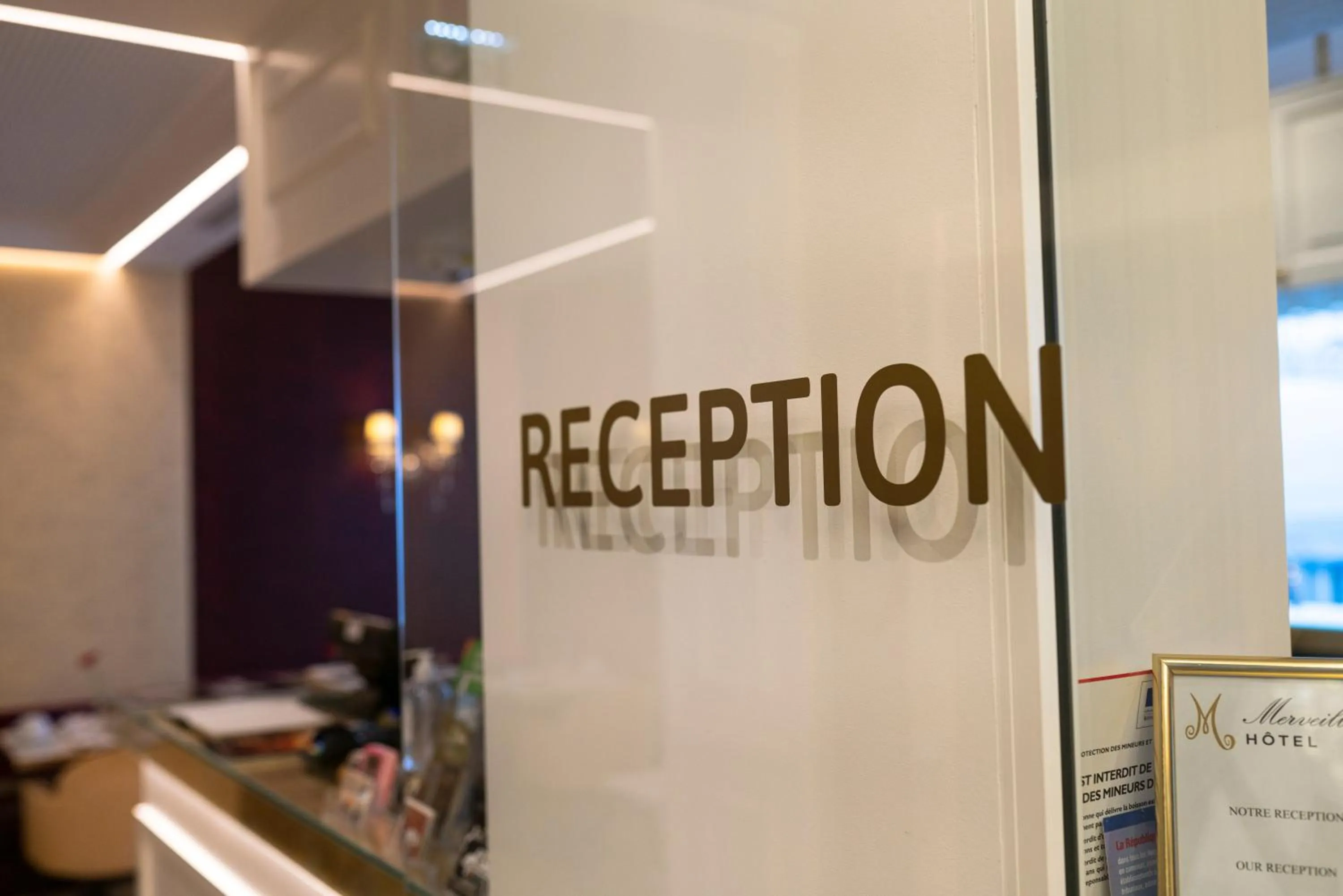 Facade/entrance in Hôtel Merveilleux Côté Mer