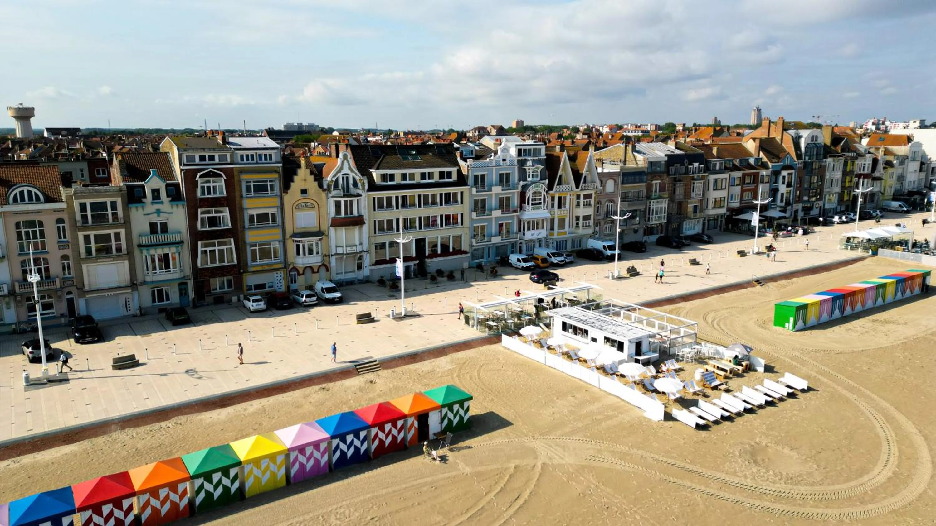 Property building in Hôtel Merveilleux Côté Mer