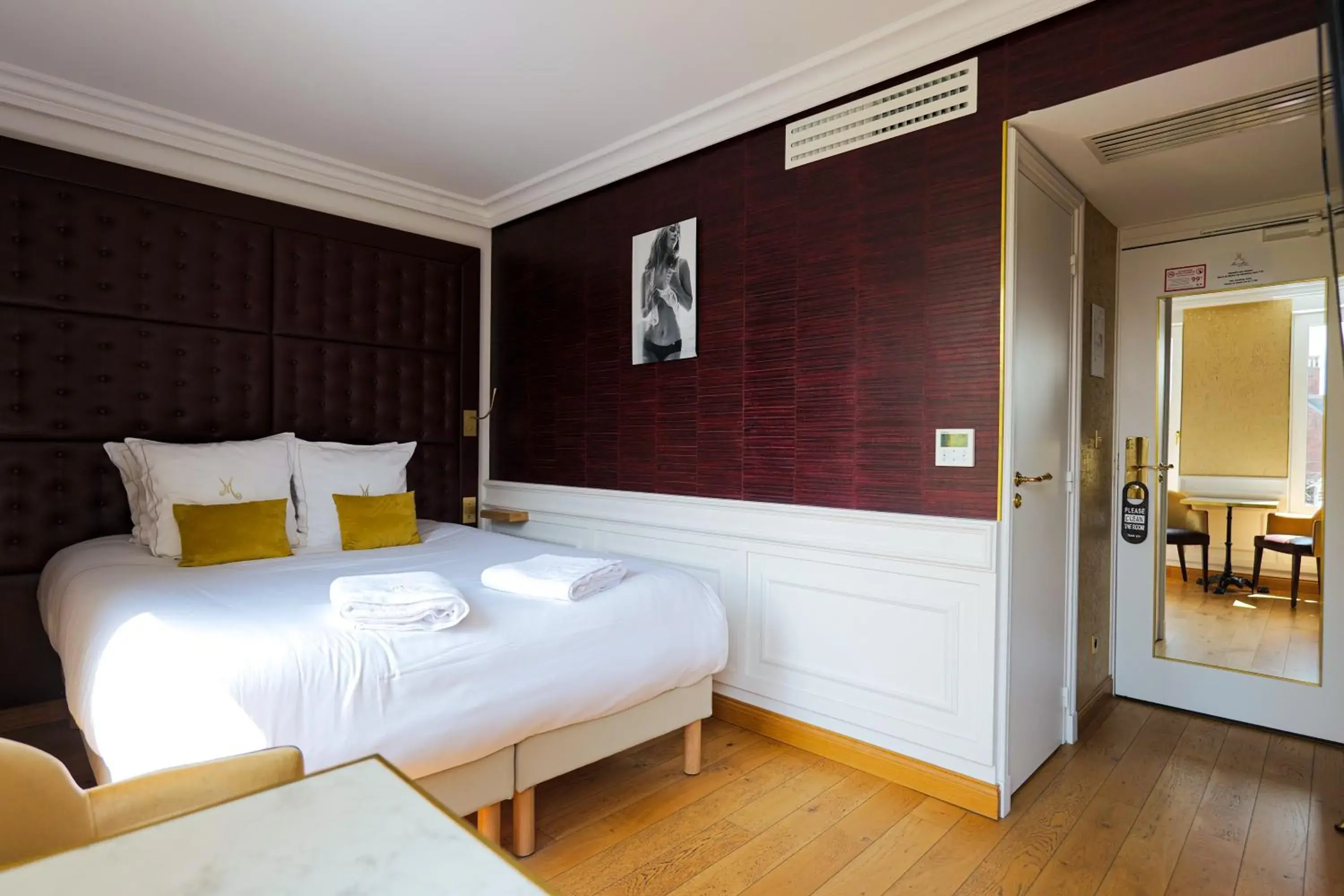 Bed in Hôtel Merveilleux Côté Mer Bed in Hôtel Merveilleux Côté Mer