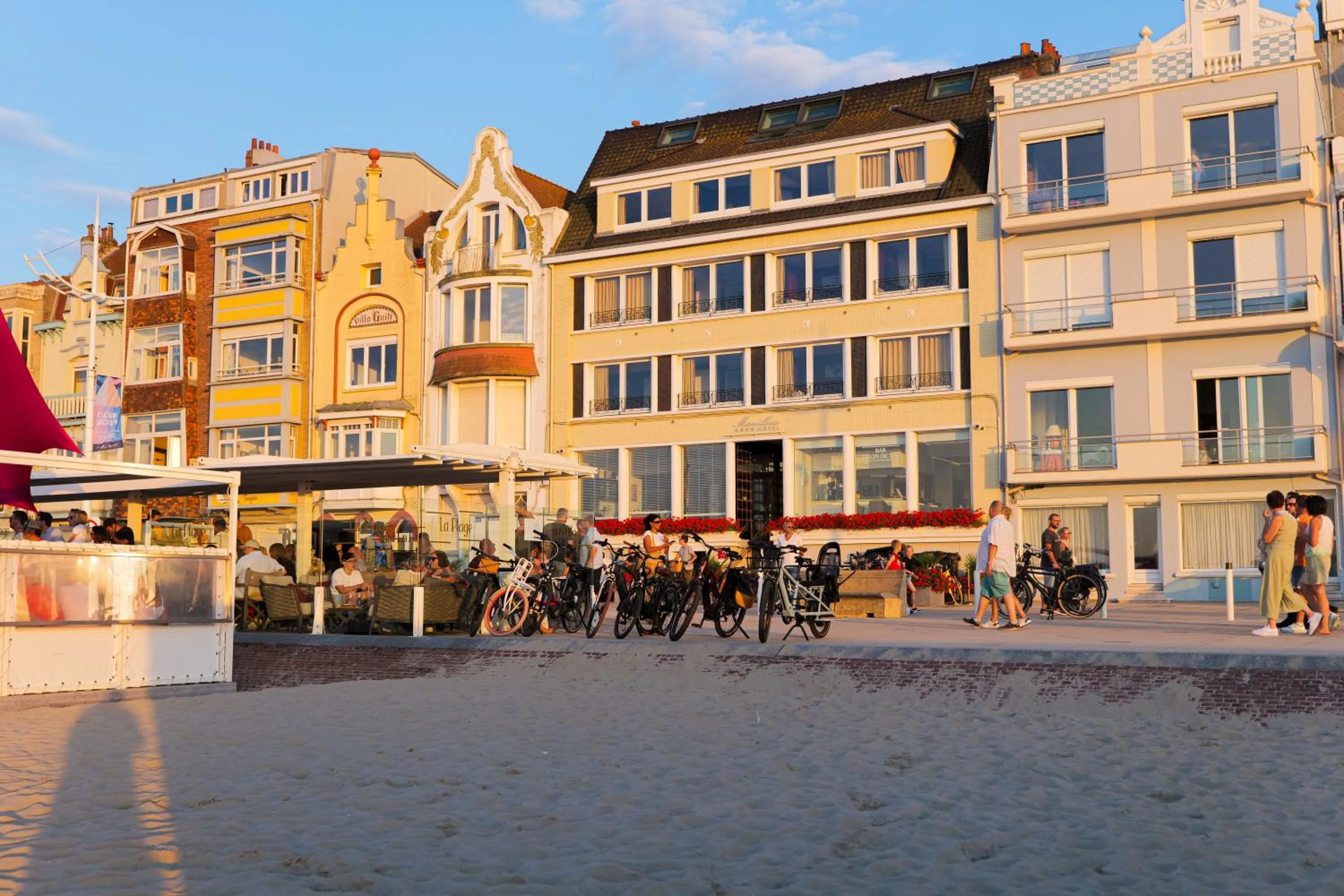 Property building in Hôtel Merveilleux Côté Mer