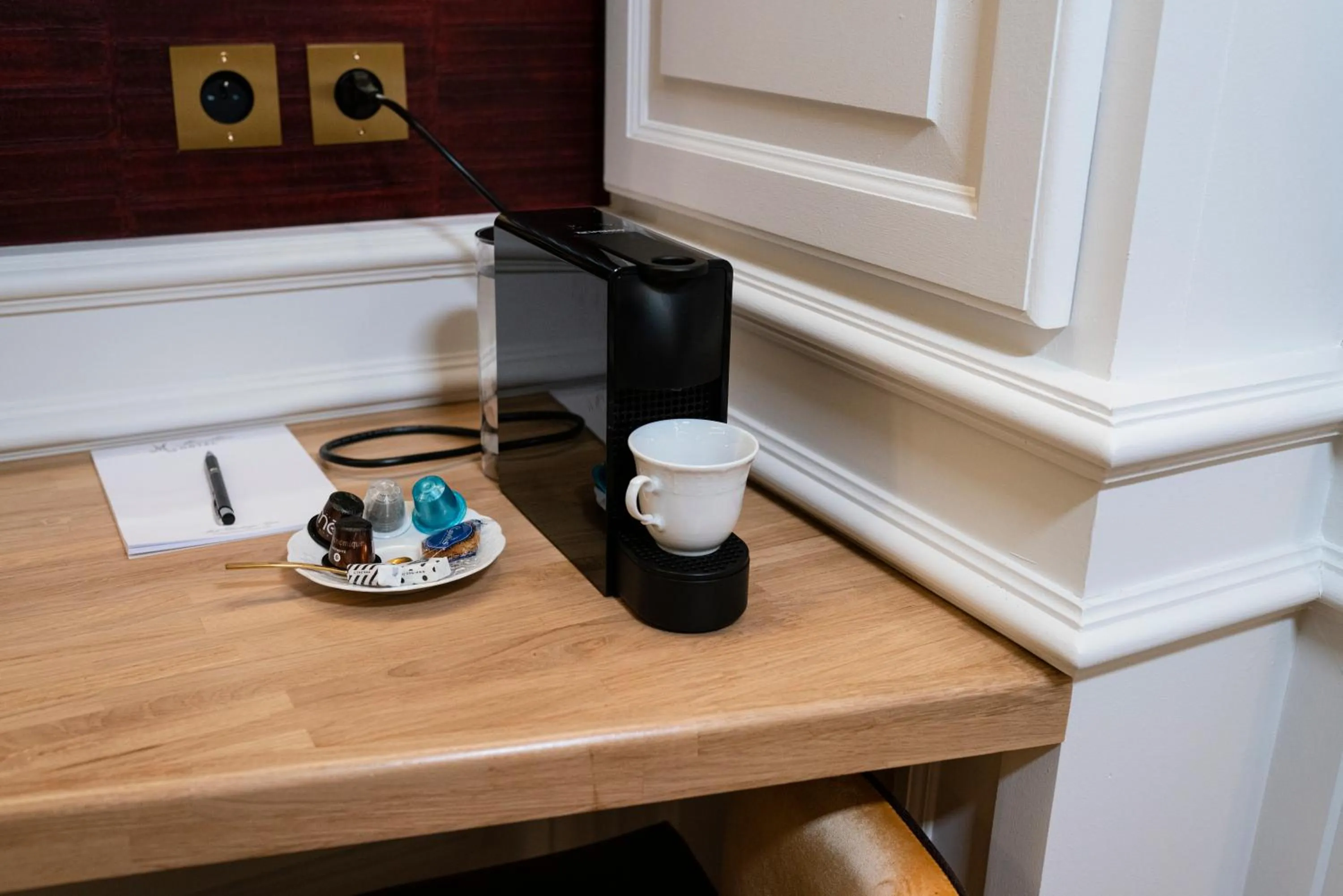 Coffee/tea facilities in Hôtel Merveilleux Côté Mer