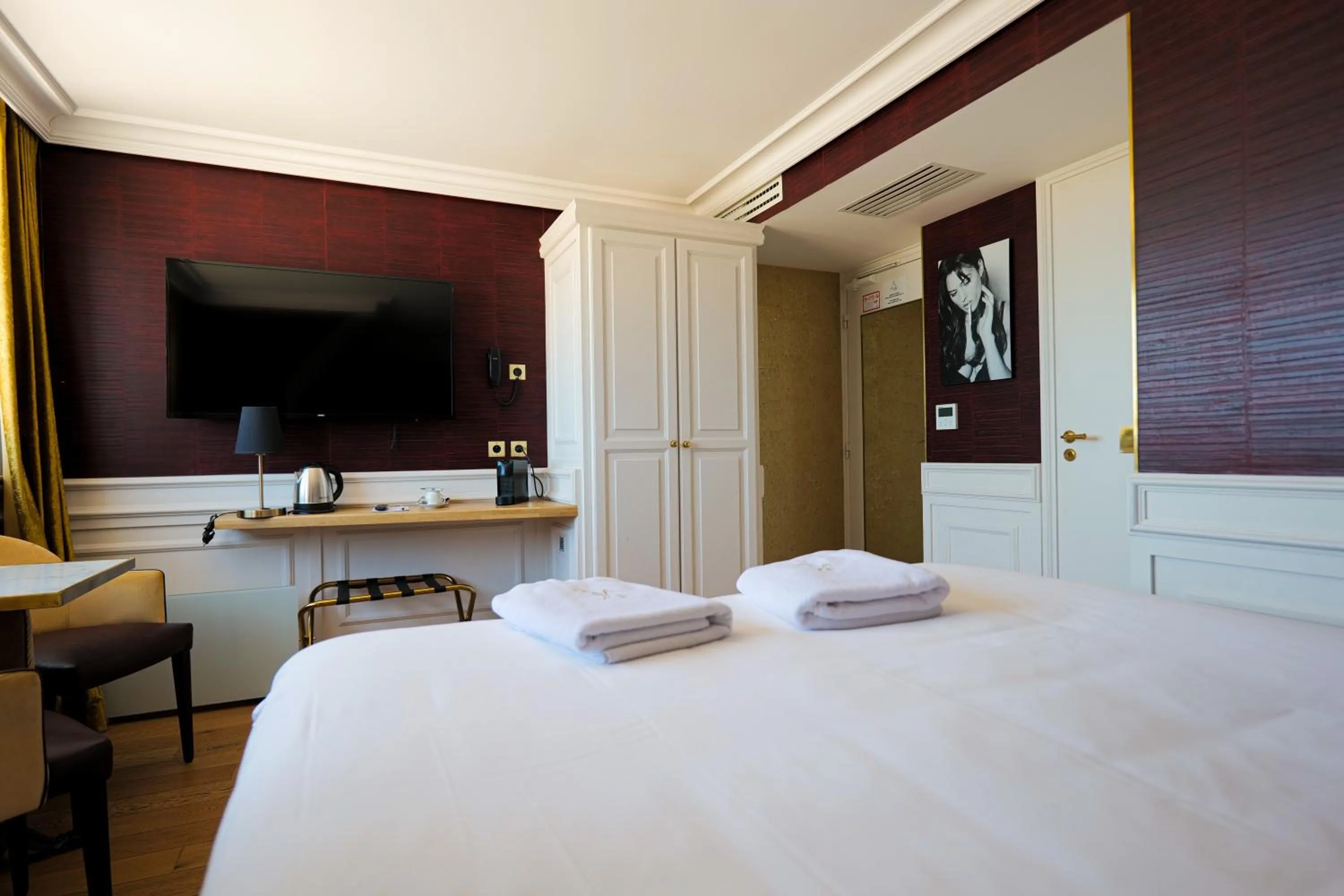 Bed in Hôtel Merveilleux Côté Mer