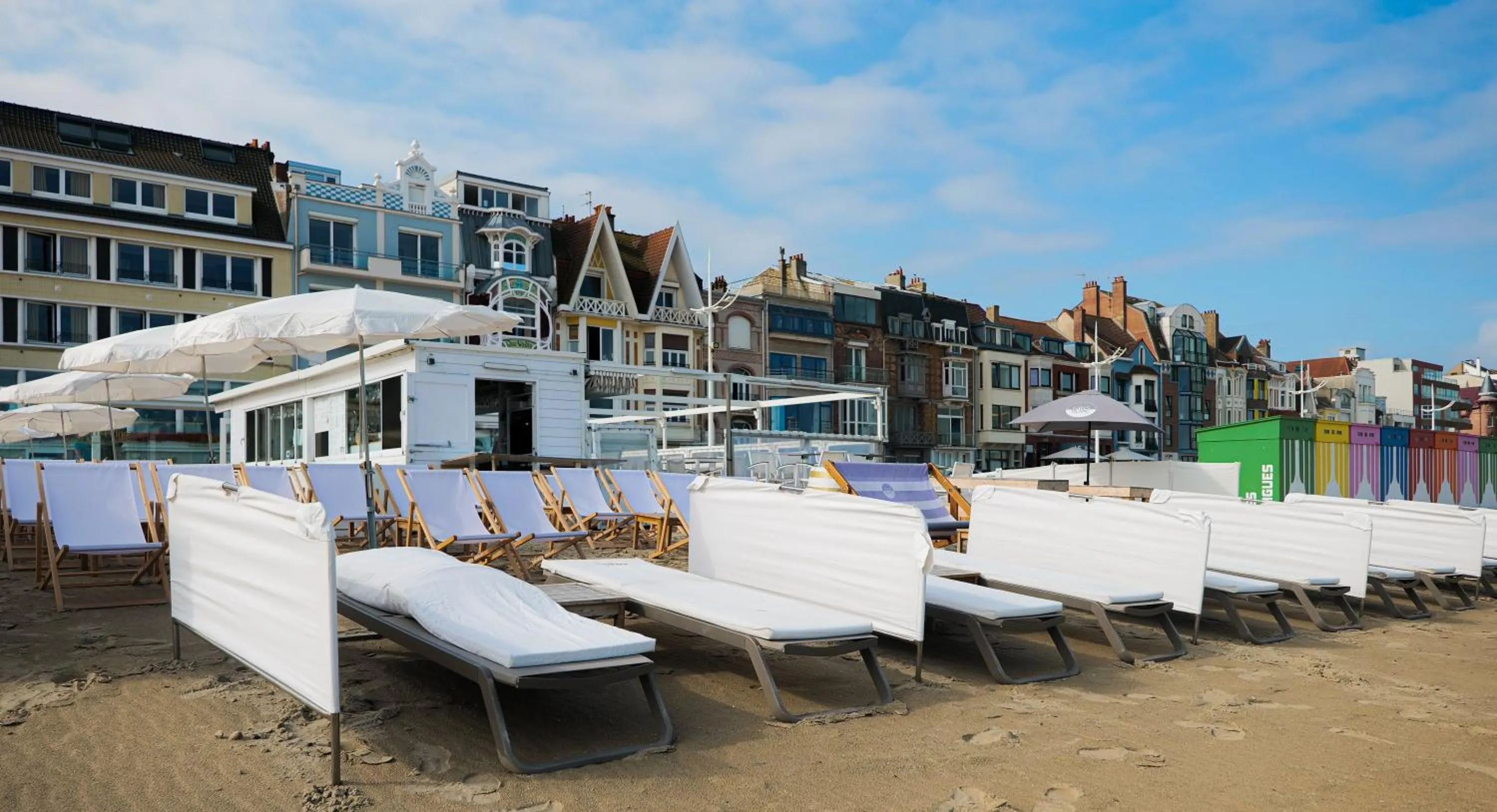 sunbed in Hôtel Merveilleux Côté Mer