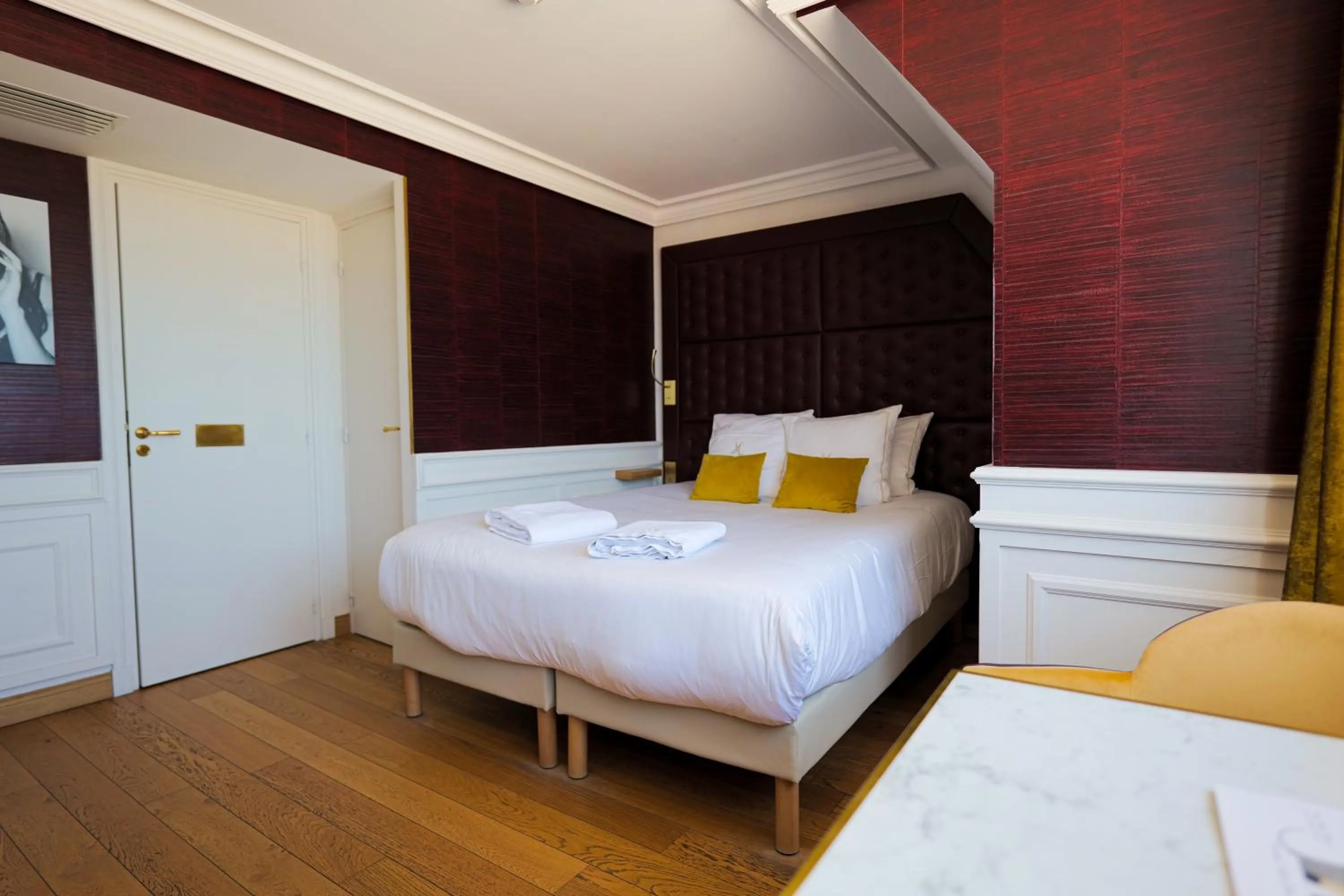 Bed in Hôtel Merveilleux Côté Mer