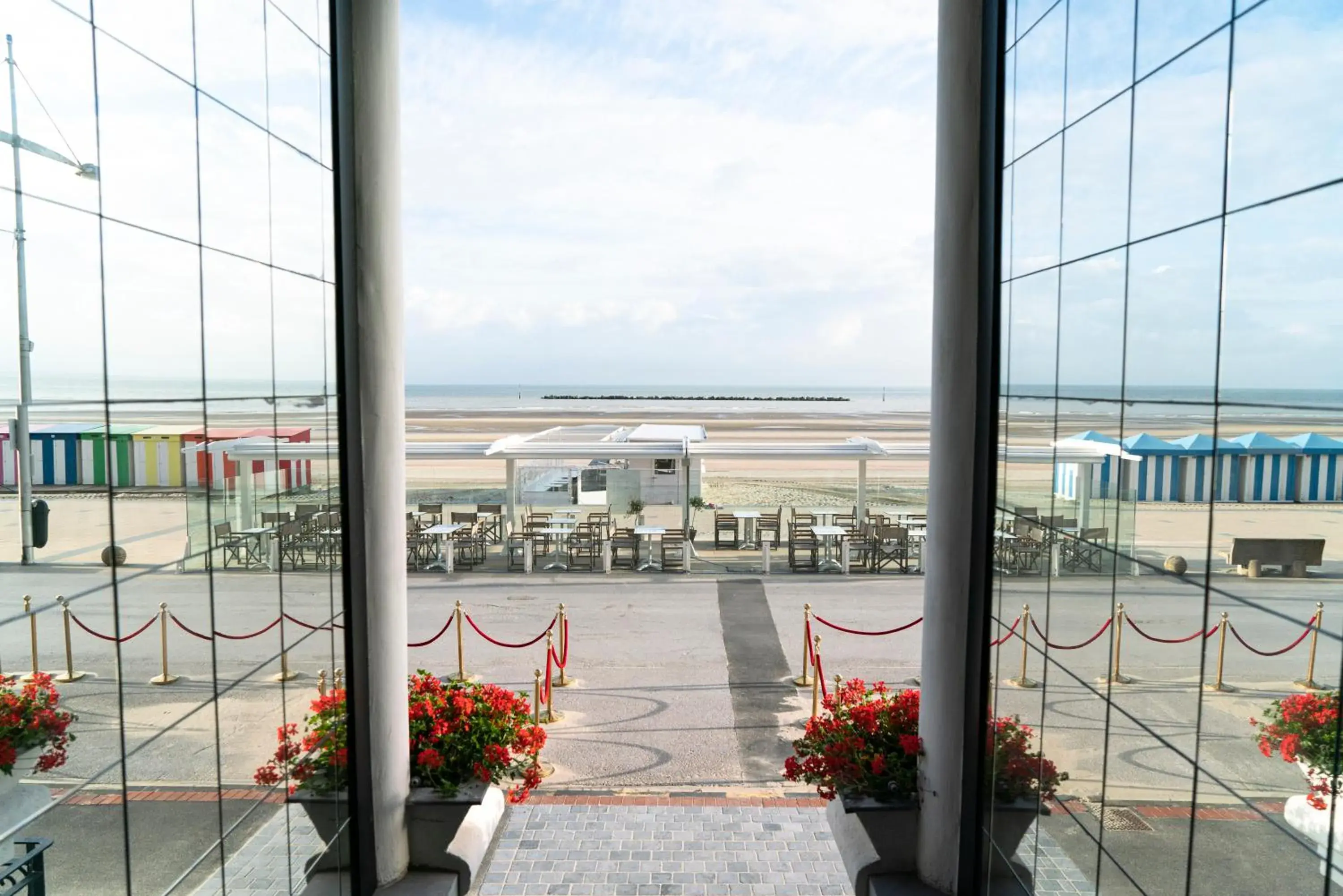 Facade/entrance in Hôtel Merveilleux Côté Mer Facade/entrance in Hôtel Merveilleux Côté Mer