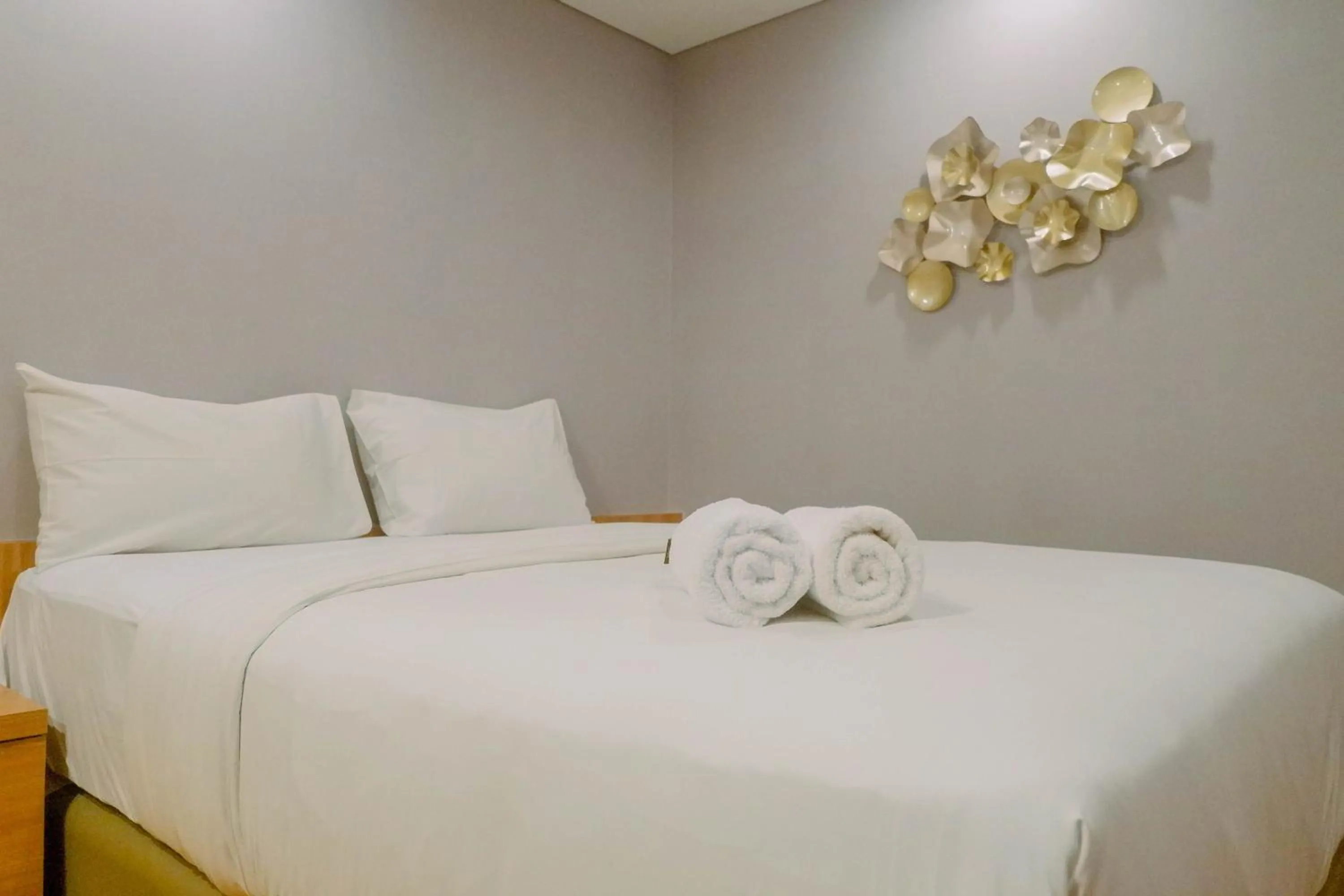Bed in Luxurious & Spacious 2BR Apartment at One East Residences By Travelio