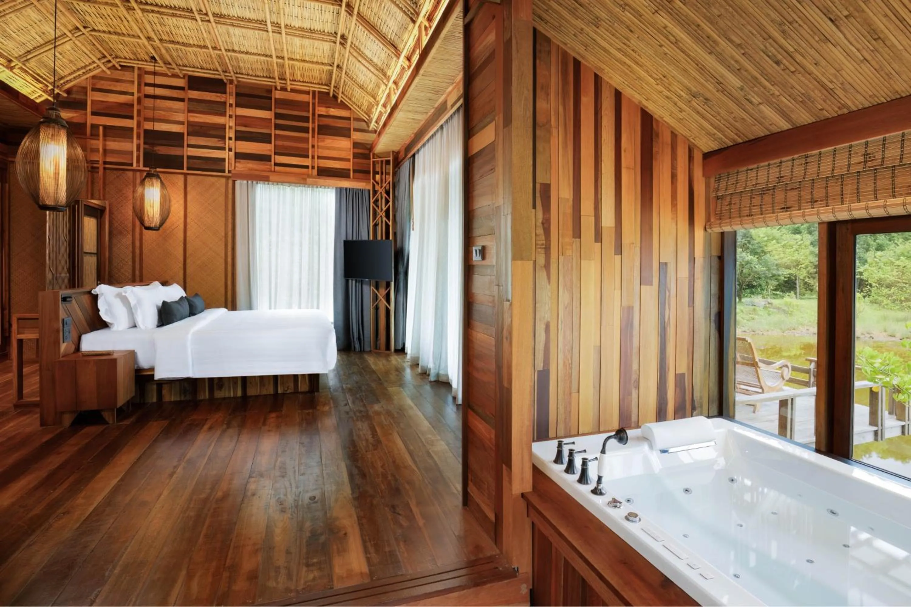 Bed in Venice Krabi Villa Resort