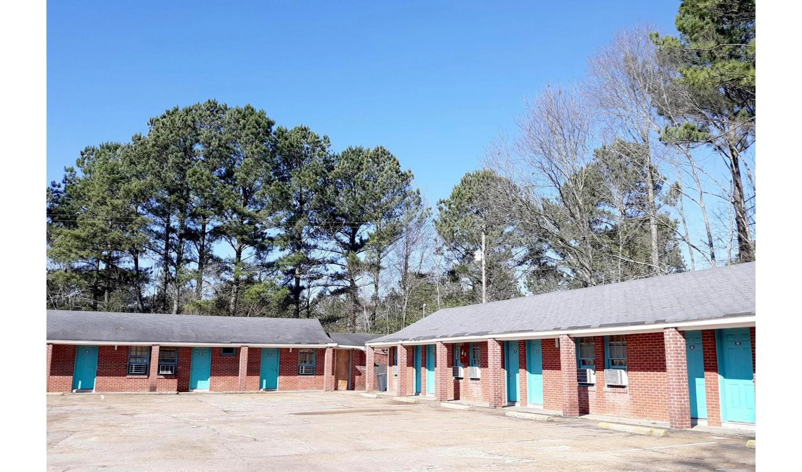 Property building in OYO Hotel Durant MS Bowling Green Rd