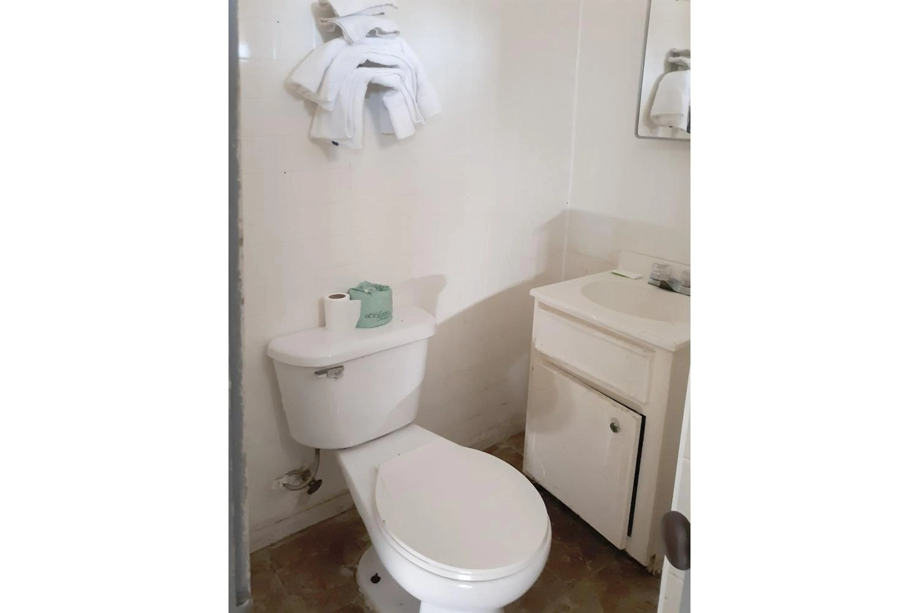 Bathroom in OYO Hotel Durant MS Bowling Green Rd