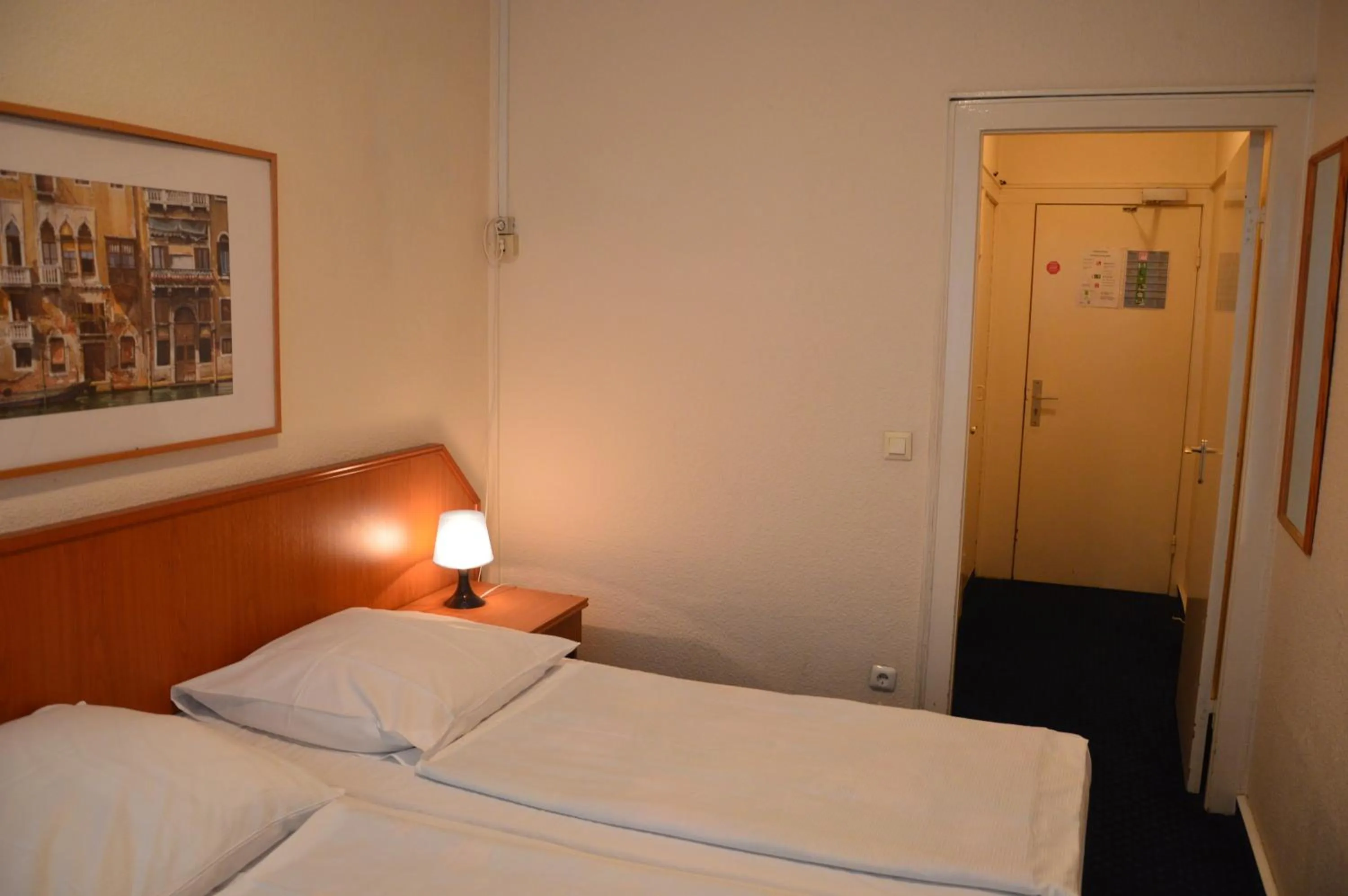 Bed in Hotel Mercedes/Centrum