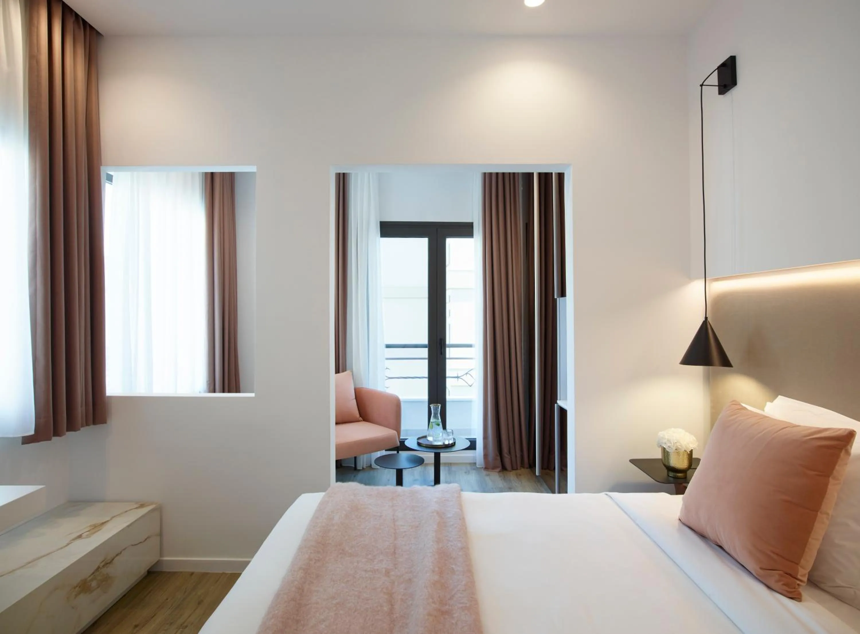 Photo of the whole room, Bed in The Marblous Athens