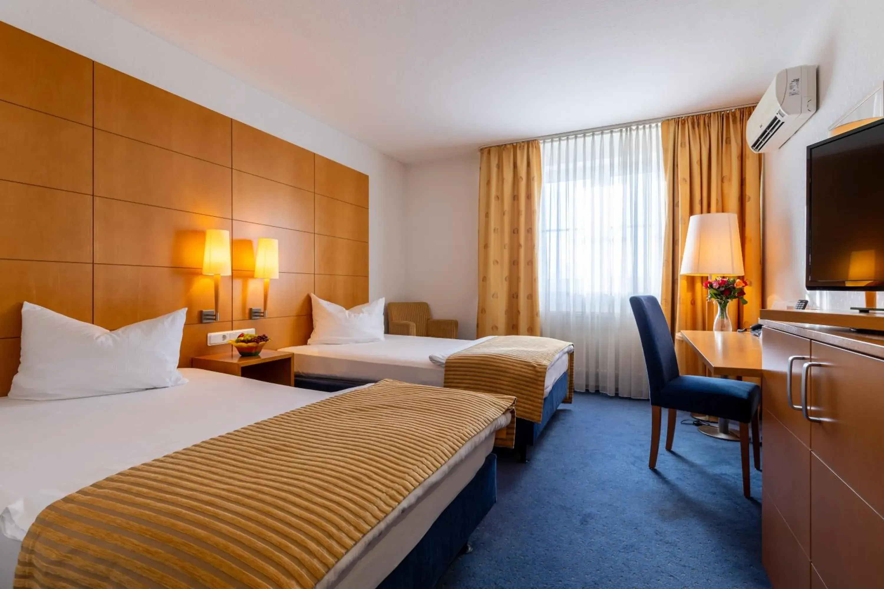 Photo of the whole room, Bed in Trip Inn Kongresshotel Frankfurt-Rodgau Photo of the whole room, Bed in Trip Inn Kongresshotel Frankfurt-Rodgau