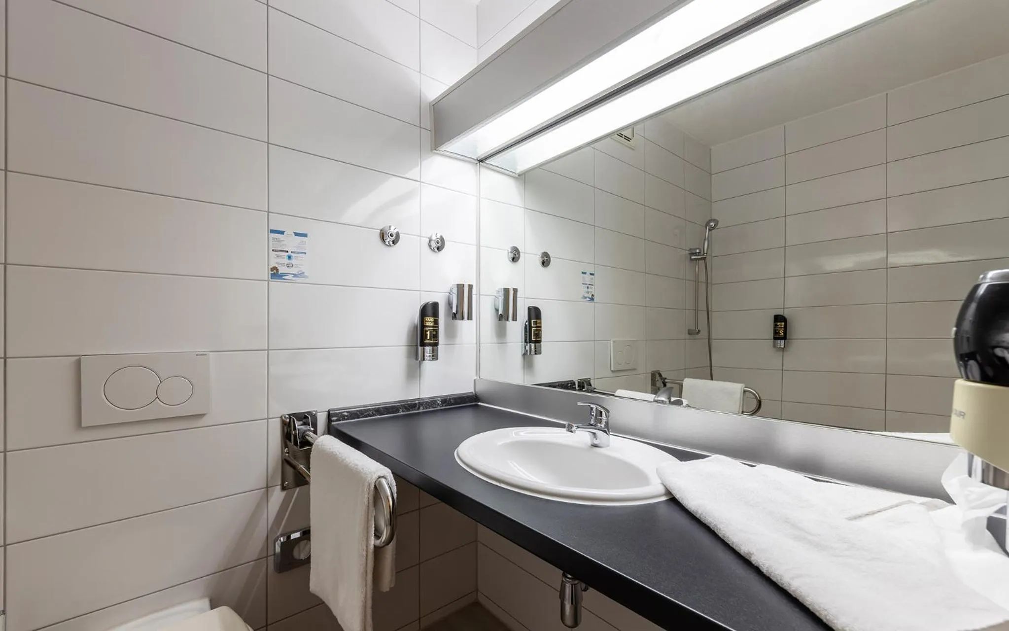 Bathroom in Trip Inn Kongresshotel Frankfurt-Rodgau