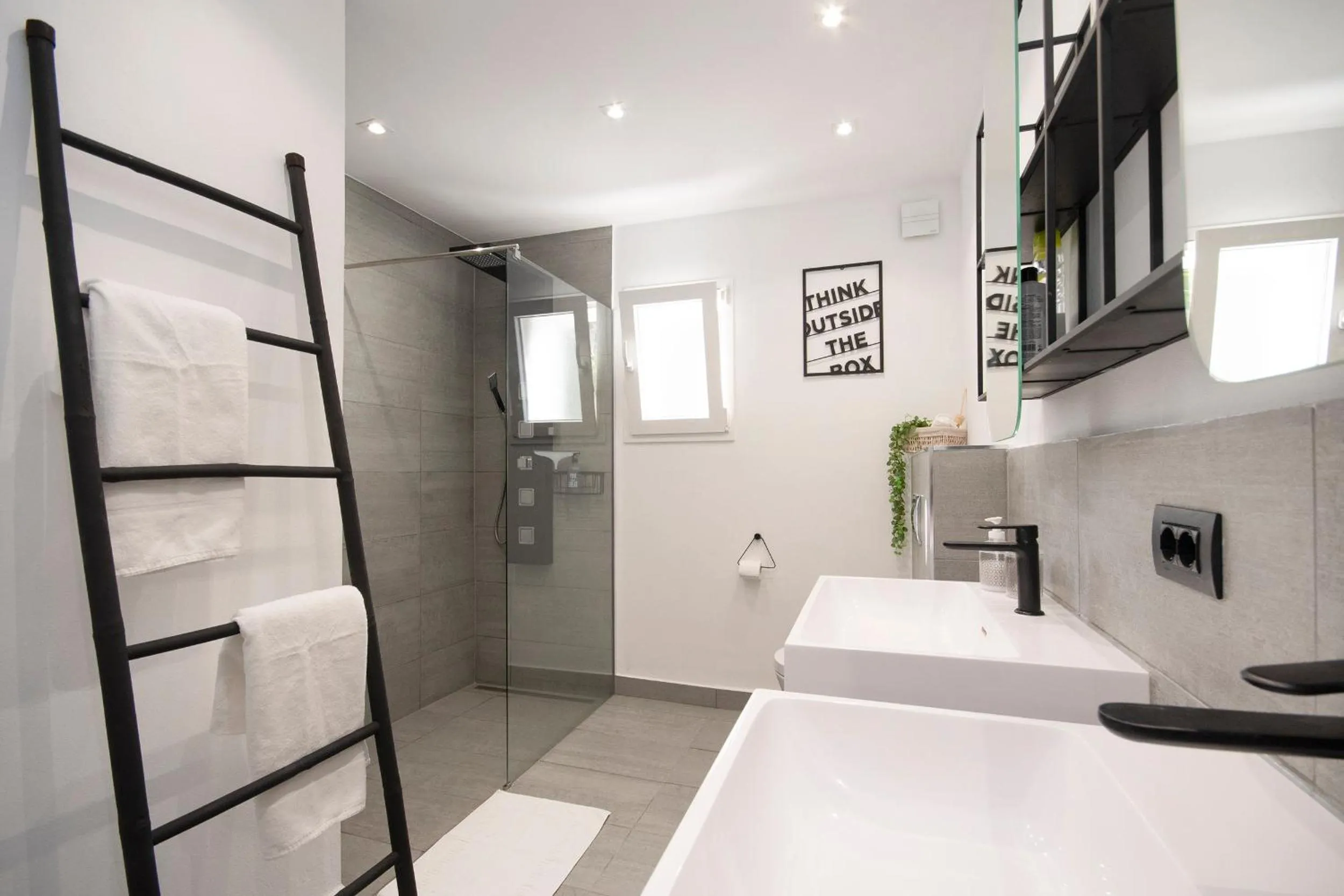 Sara 8 - free WIFI, chill-out, private pool, private tennis court - by Holiday Rentals Villamar