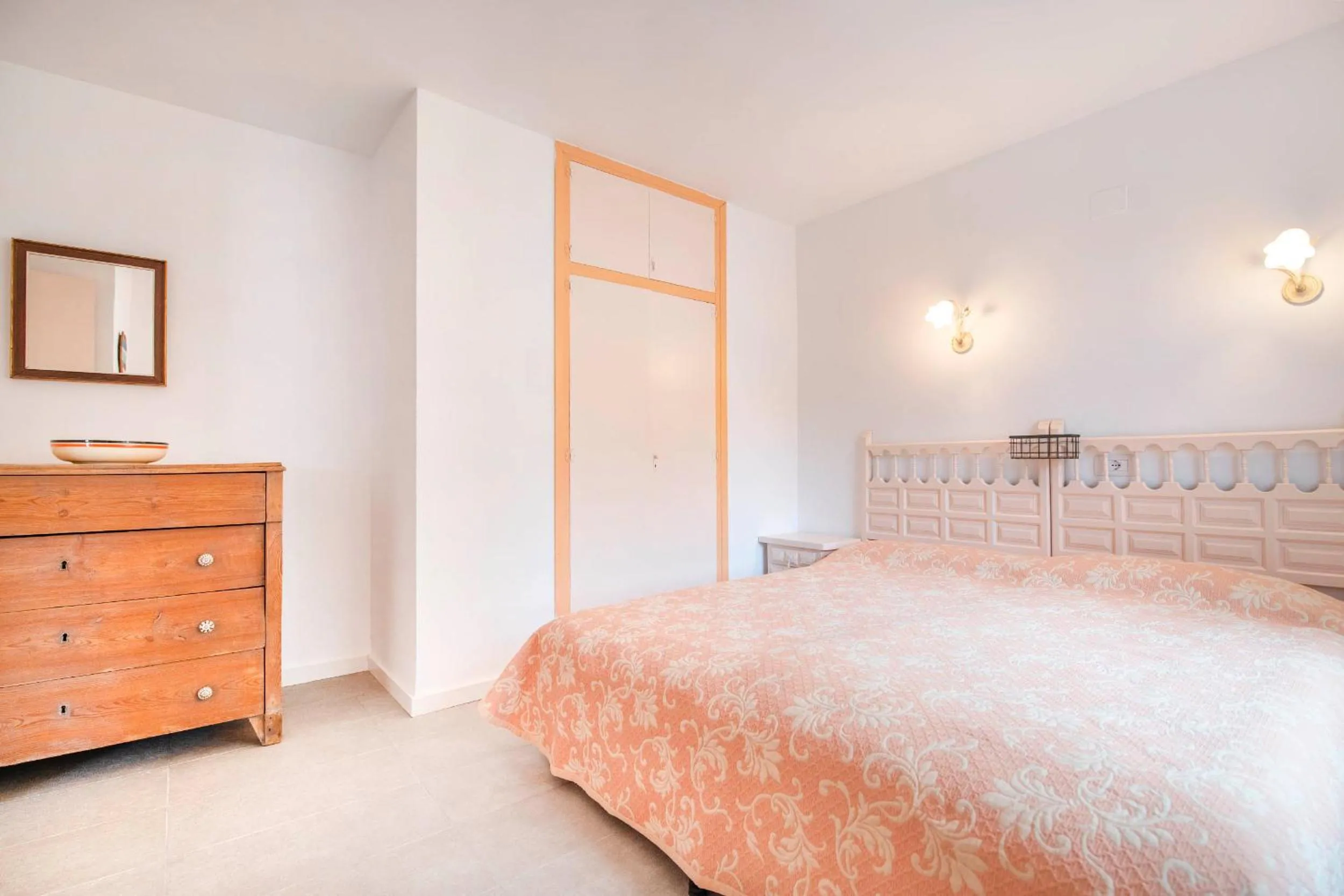 Bed in Sara 8 - free WIFI, chill-out, private pool, private tennis court - by Holiday Rentals Villamar