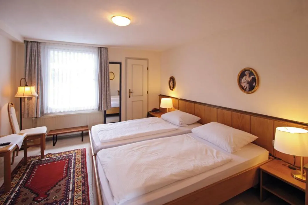 Photo of the whole room, Bed in Leisewitz' Garten