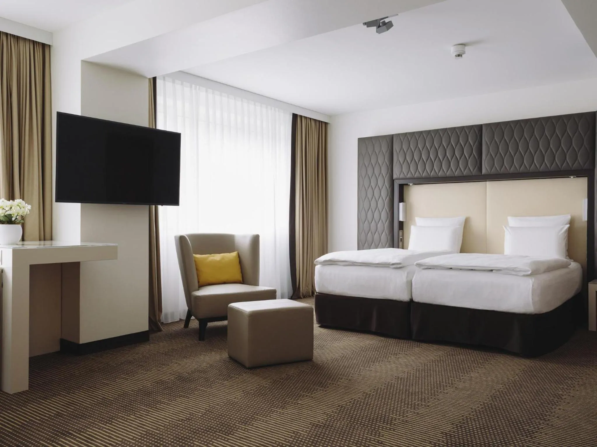 Bedroom, Bed in Pullman Berlin Schweizerhof