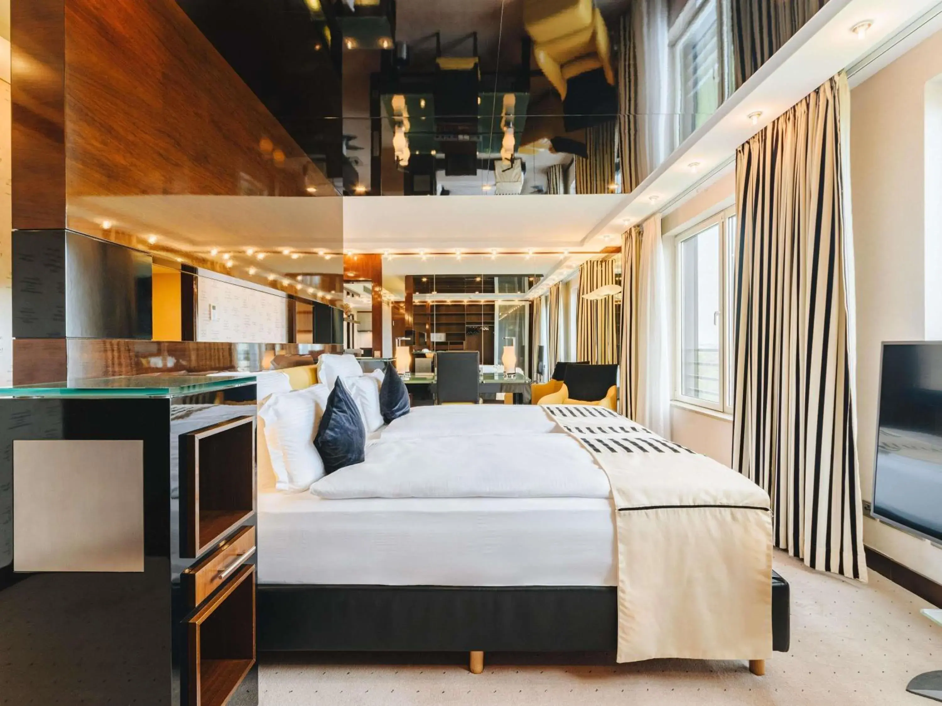 Bedroom, Bed in Pullman Berlin Schweizerhof Bedroom, Bed in Pullman Berlin Schweizerhof