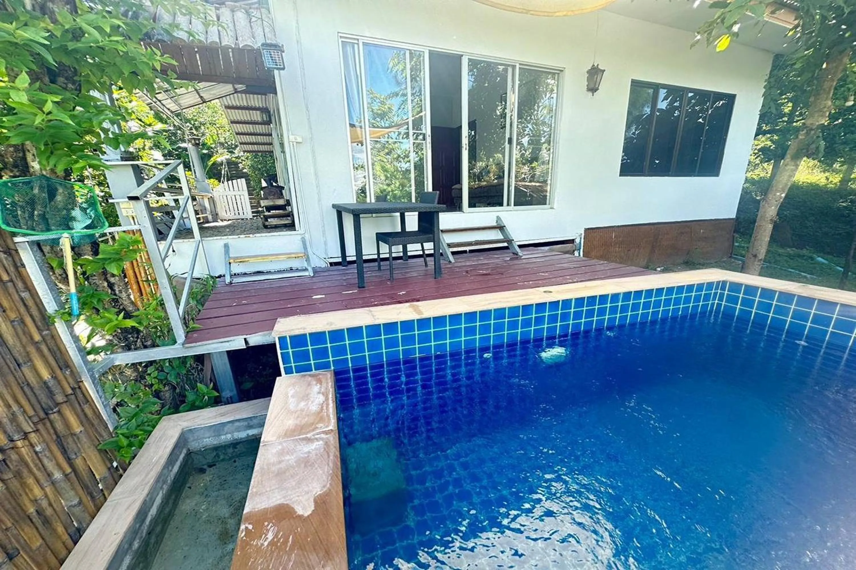 Swimming pool in Baansuan Chomchun