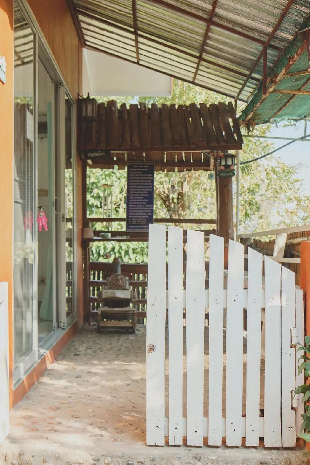 Facade/entrance in Baansuan Chomchun
