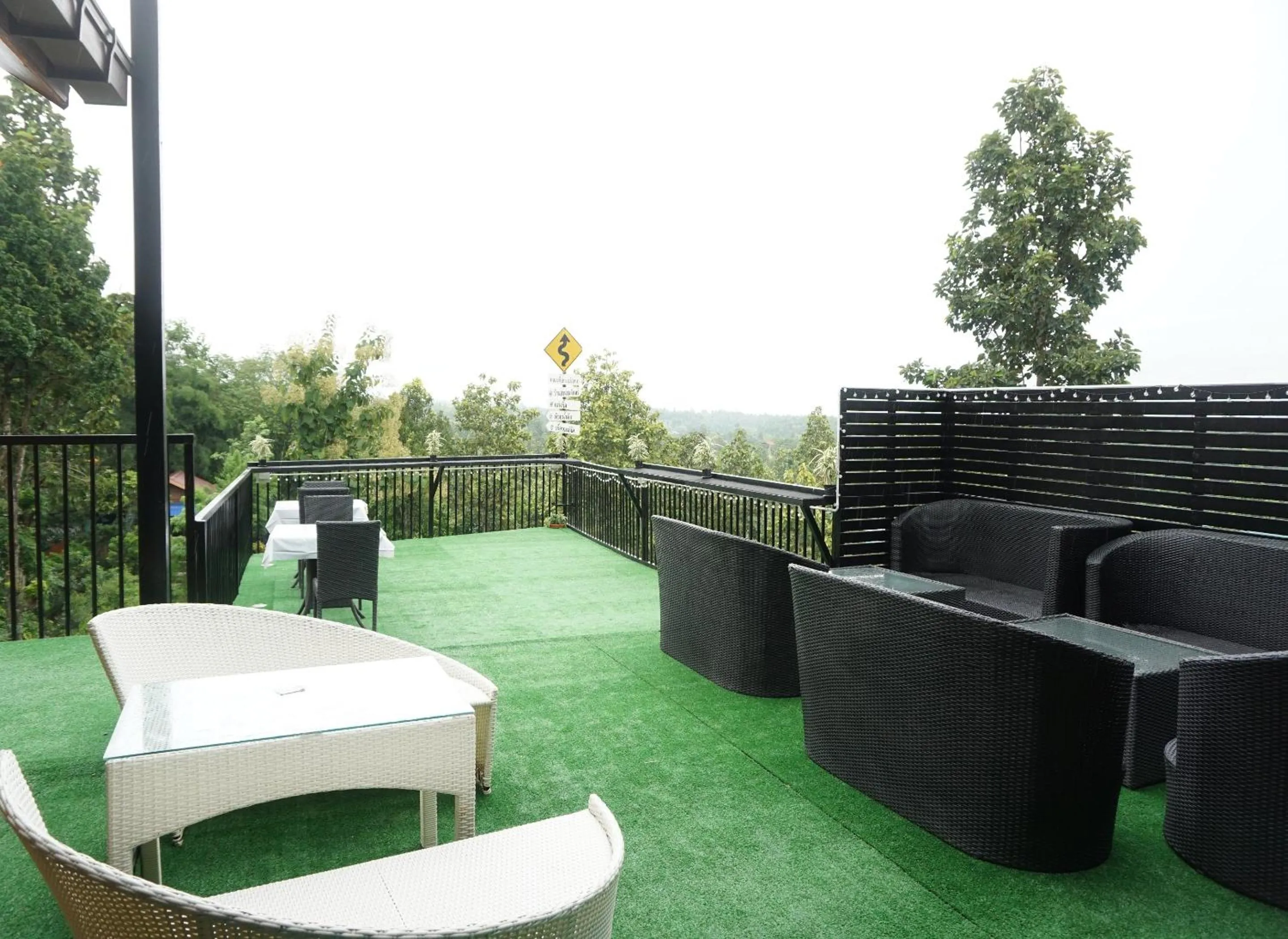 Restaurant/places to eat in Baansuan Chomchun