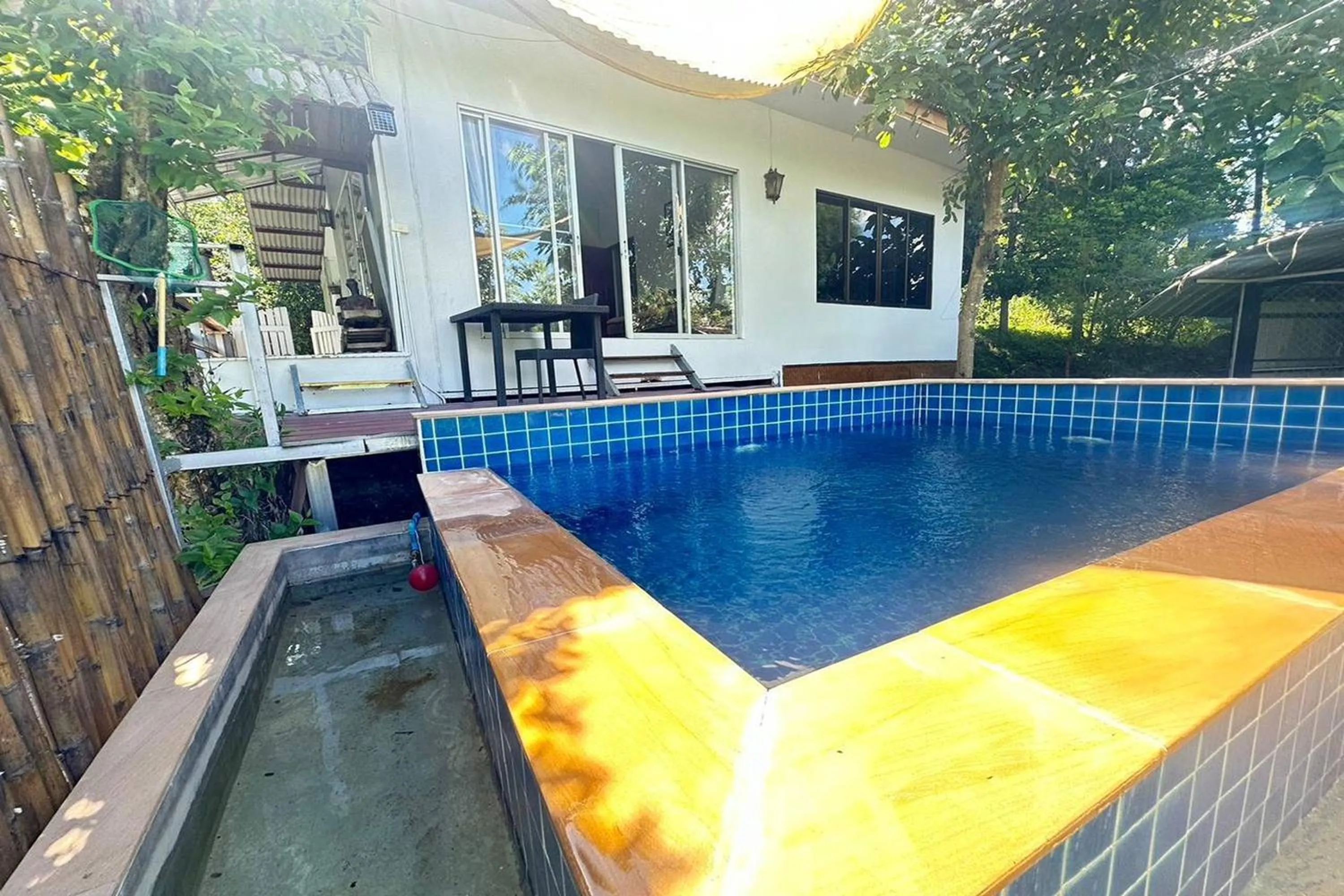 Swimming pool in Baansuan Chomchun