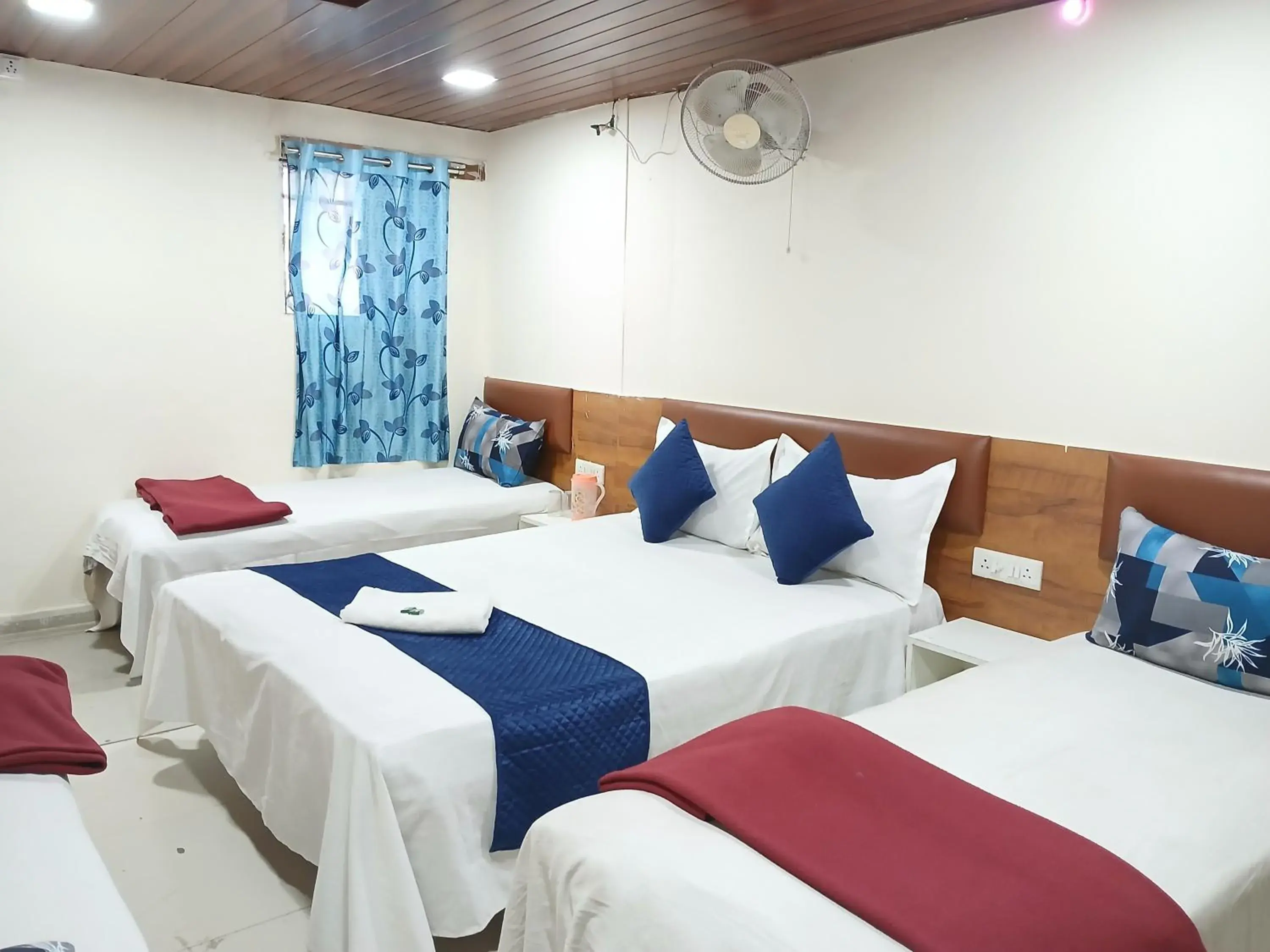 Single Bed in Male Dormitory Room with Shared Bathroom in Hotel yogeshwer Single Bed in Male Dormitory Room with Shared Bathroom in Hotel yogeshwer