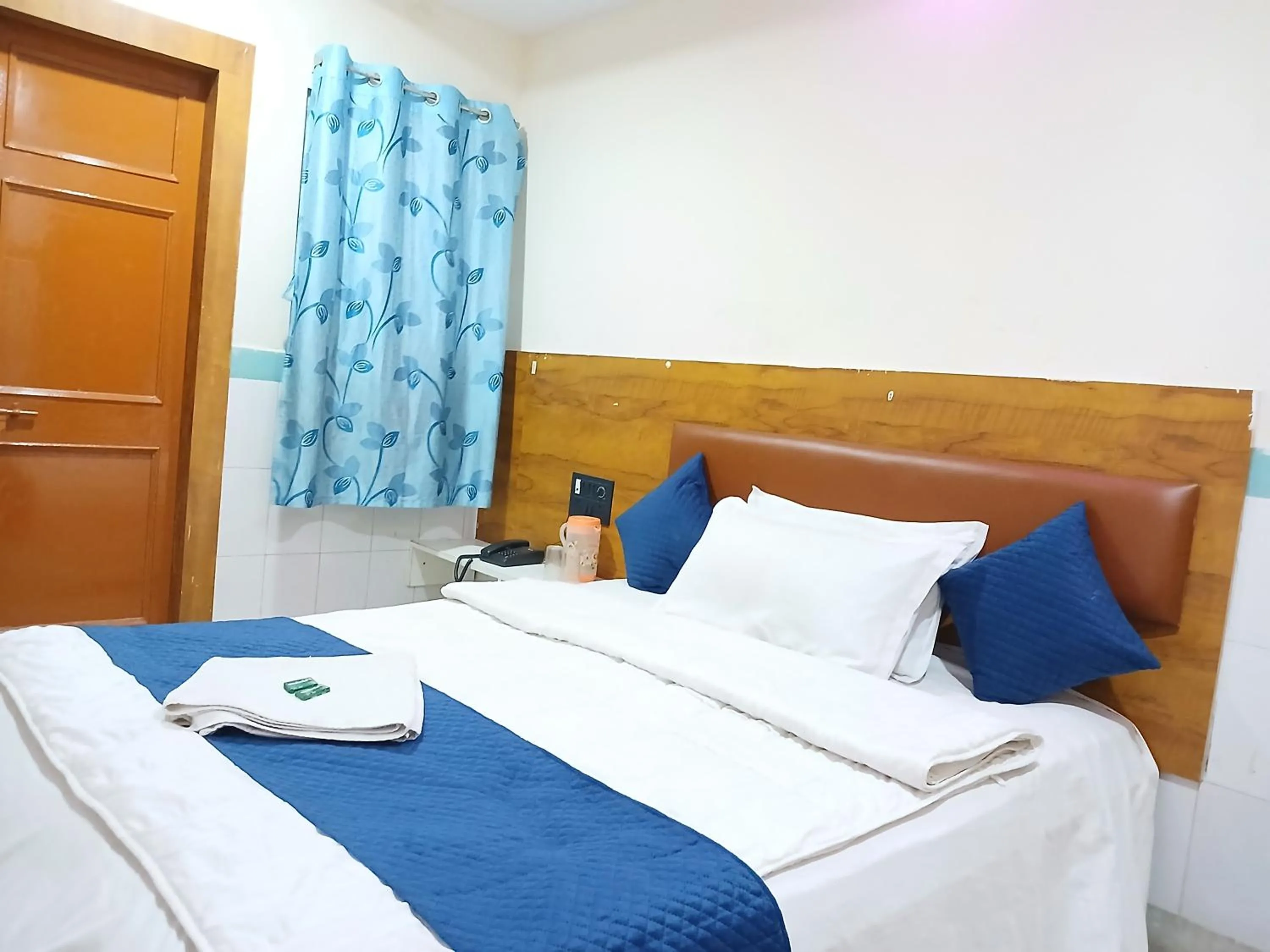 Budget Double Room in Hotel yogeshwer