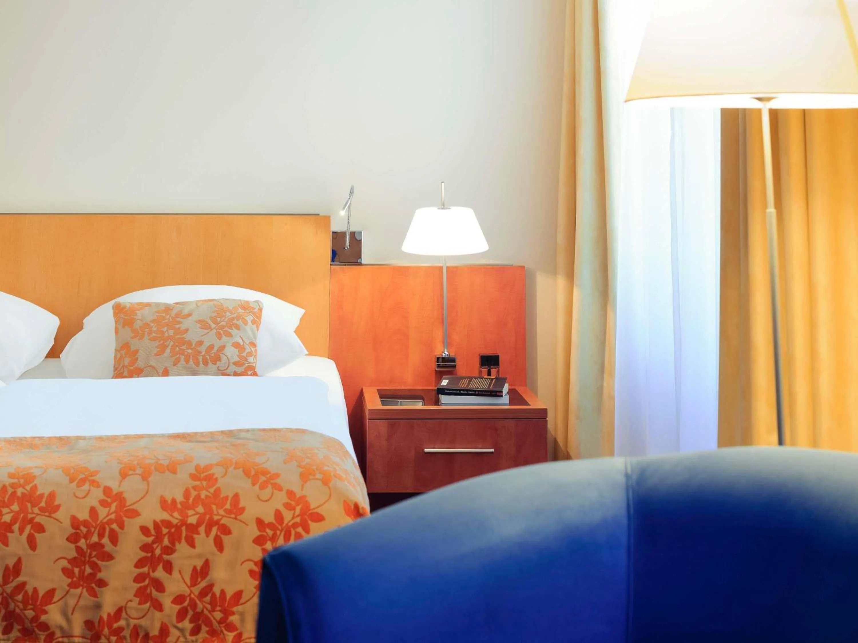 Bedroom, Bed in Mercure Hotel & Residenz Berlin Checkpoint Charlie