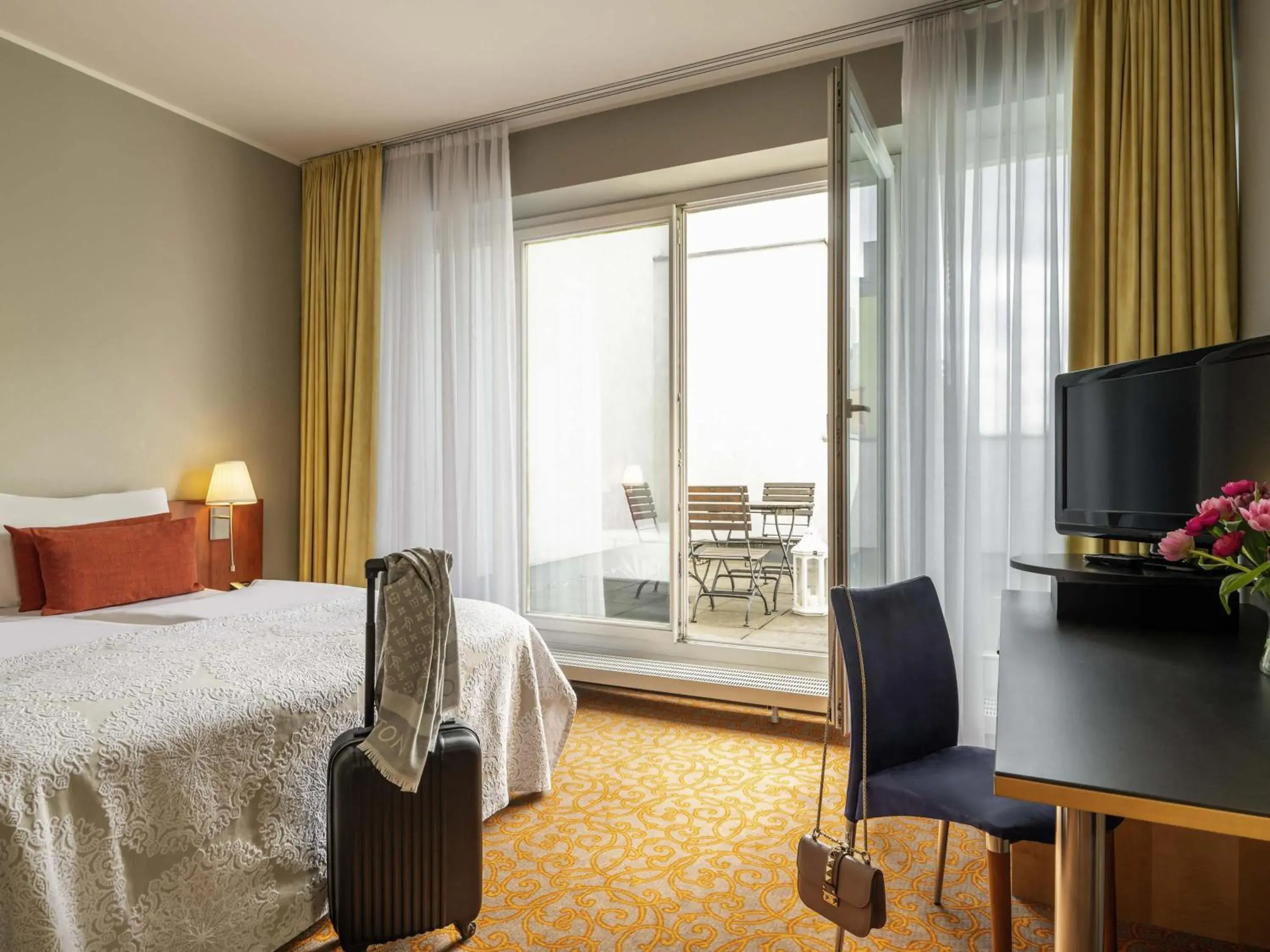 Bedroom, Bed in Mercure Hotel & Residenz Berlin Checkpoint Charlie Bedroom, Bed in Mercure Hotel & Residenz Berlin Checkpoint Charlie