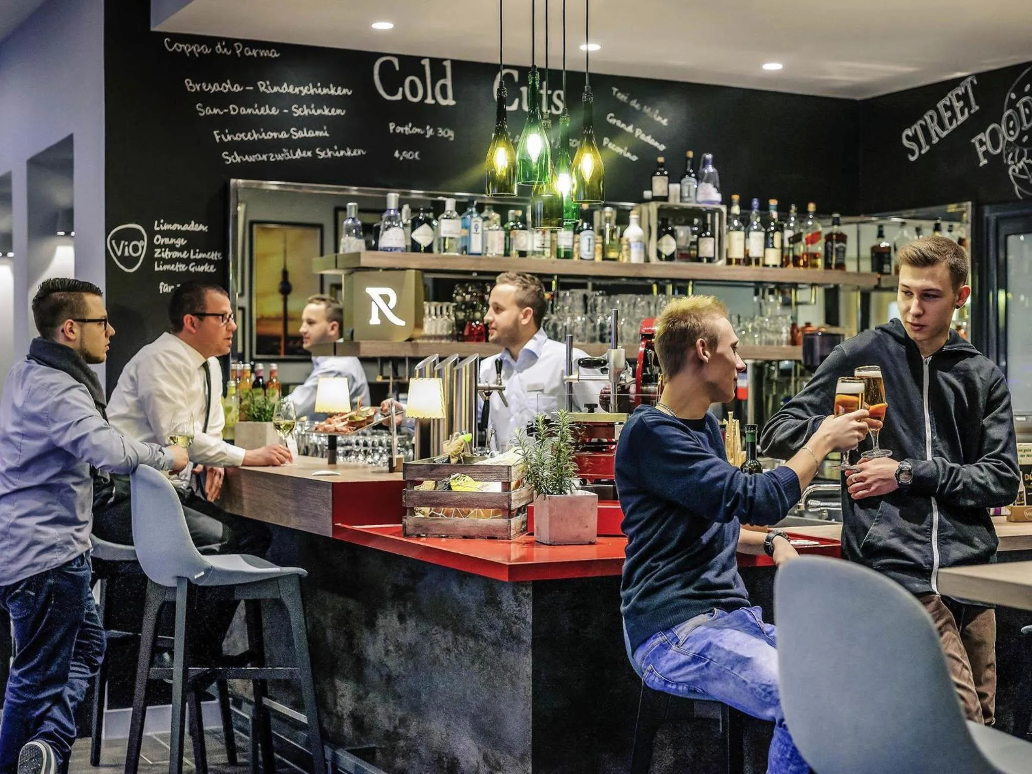 Lounge or bar in Mercure Hotel & Residenz Berlin Checkpoint Charlie